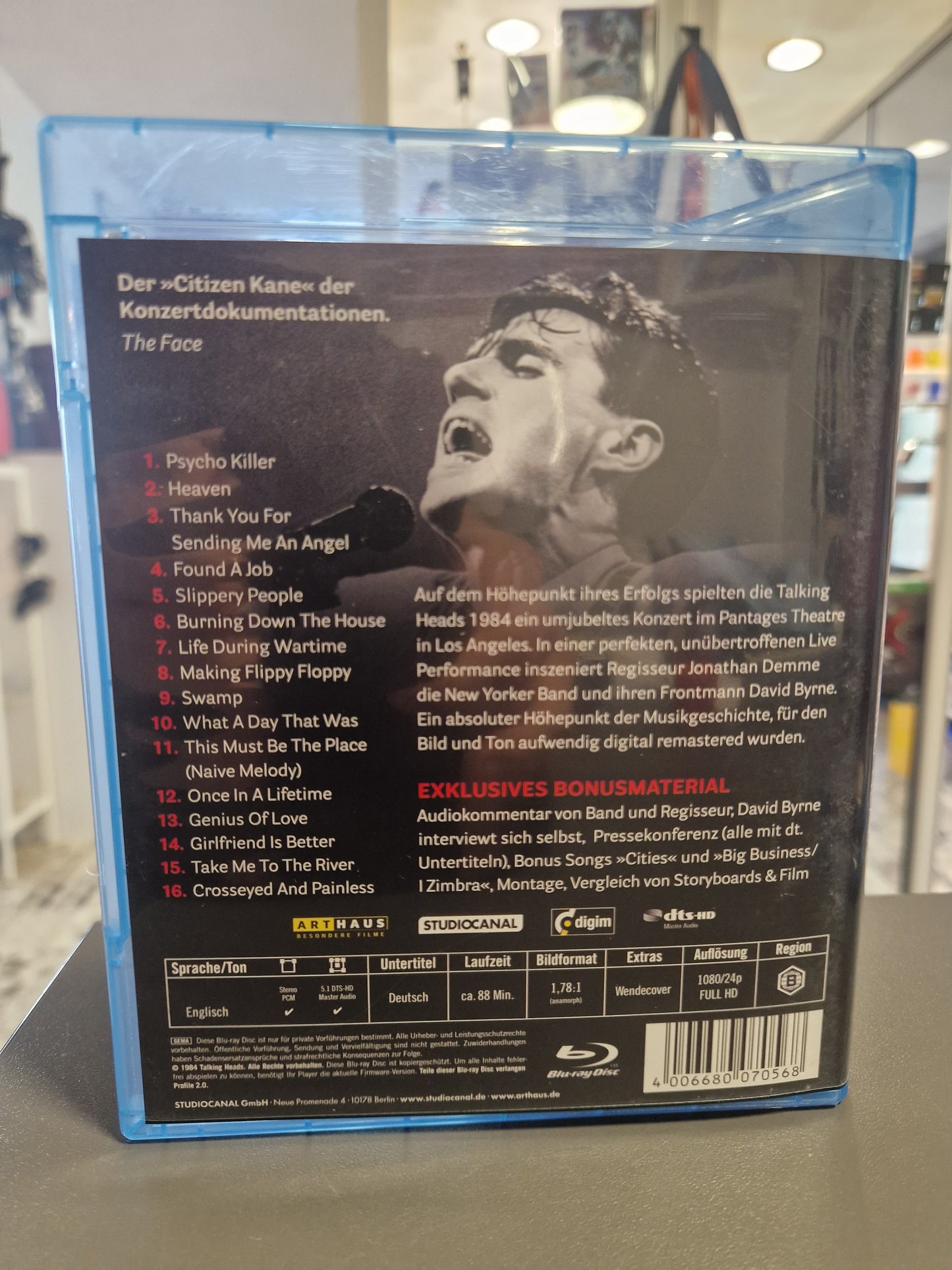 Rückseite der Talking Heads Stop Making Sense Blu-ray Hülle mit der Songliste, Extras, technischen Angaben und Barcode 4006680070568.
