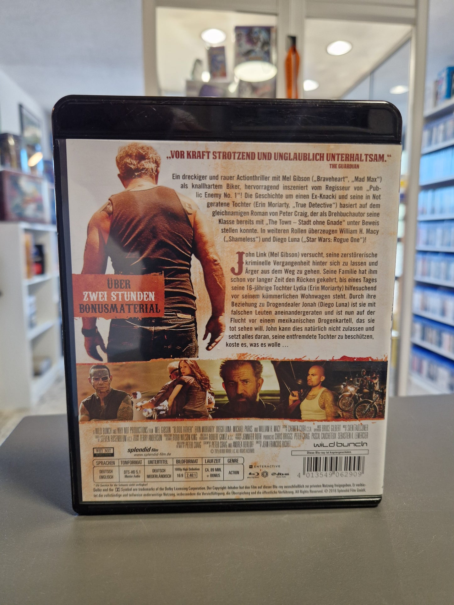 Rückseite der Hülle mit Filminformationen, Besetzungsliste und Action-Screenshots.