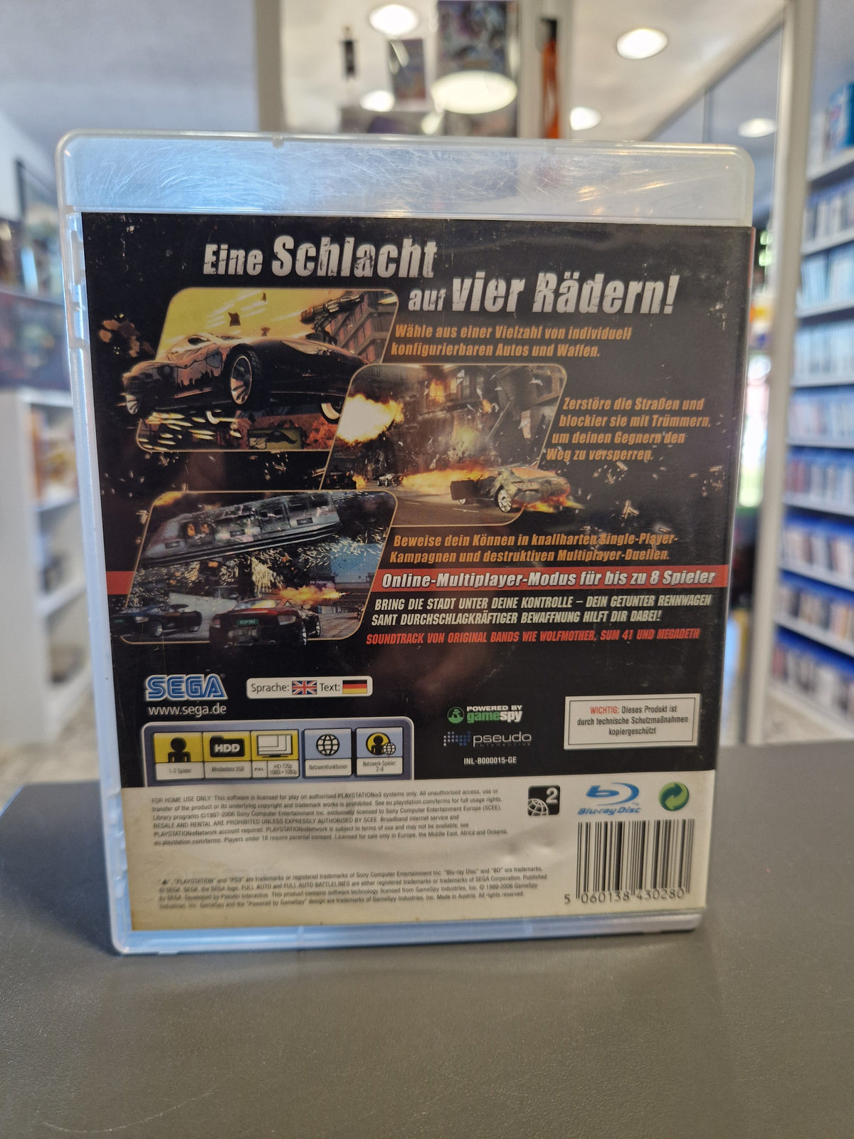 Rückseite der Full Auto 2 Battlelines PS3 Hülle mit Spielbeschreibung, Screenshots und Barcode 5060138430280.