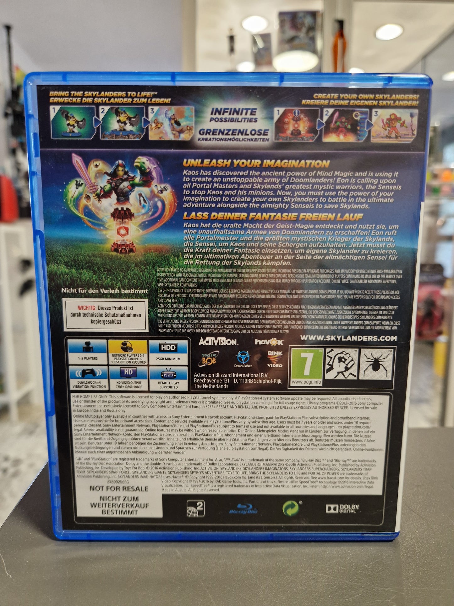 Rückseite der Skylanders Imaginators PS4 Hülle mit deutschen und englischen Spielbeschreibungen sowie technischen Angaben bei Memory Lane Rhauderfehn.