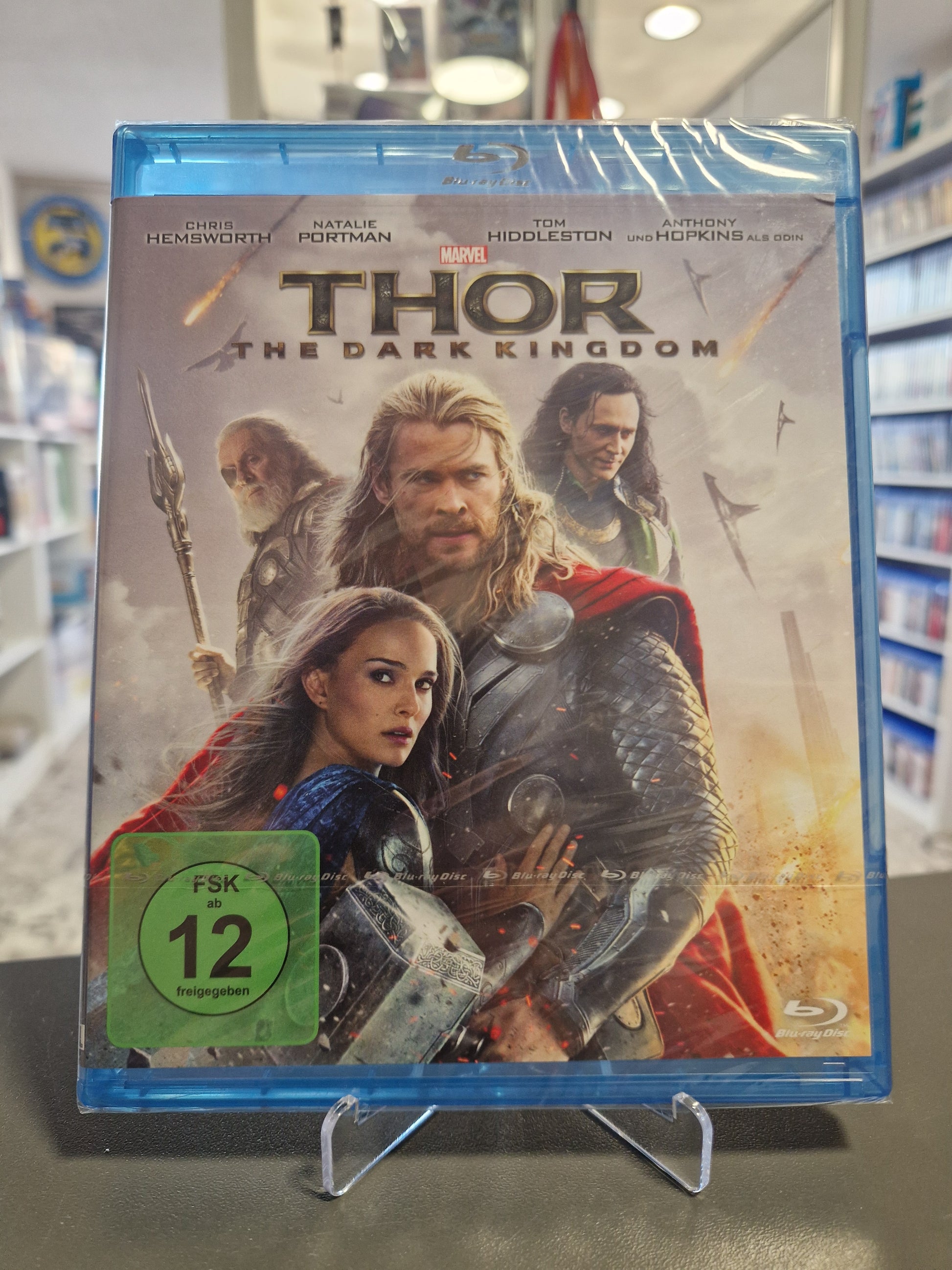 Vorderseite der originalverschweißten Blu-ray-Hülle von „Thor: The Dark Kingdom“ mit dem Filmlogo sowie Chris Hemsworth, Natalie Portman, Tom Hiddleston und Anthony Hopkins auf dem Cover.