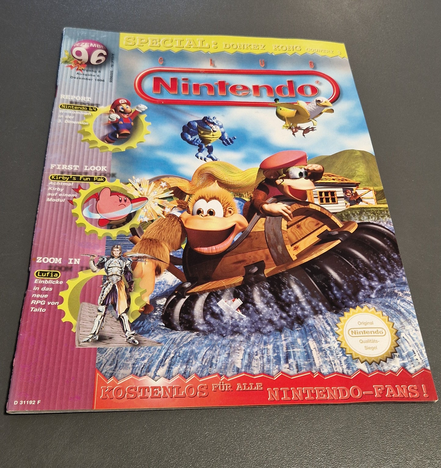 Original Club Nintendo Magazin Ausgabe Dezember 1996. Cover mit Donkey Kong, inklusive seltener Club-Karte und Terranigma Anzeige auf der Rückseite.