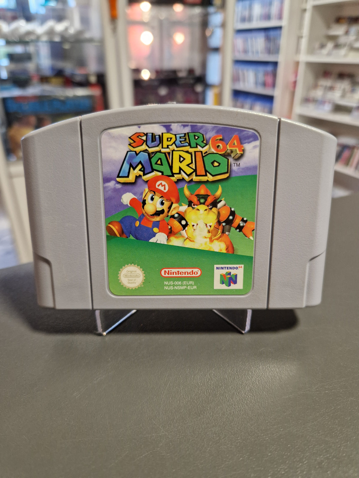 Vorderseite des originalen Nintendo 64 Moduls Super Mario 64 PAL Version.