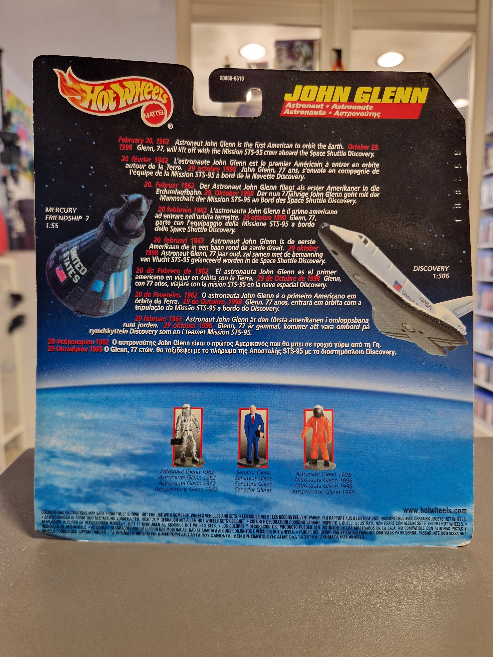 Rückseite der Hot Wheels John Glenn Verpackung mit historischen Infos zur Mercury Friendship 7 und Space Shuttle Discovery.