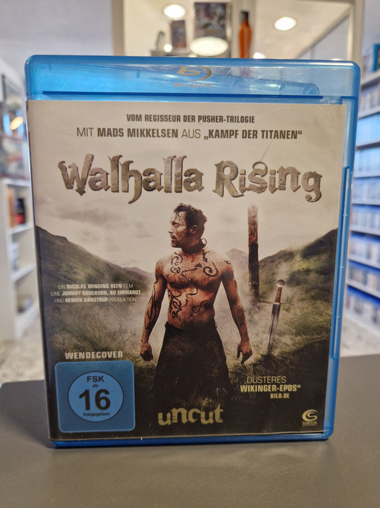 Valhalla Rising Blu-ray Cover mit Mads Mikkelsen als „Einauge“ vor düsterem Hintergrund.