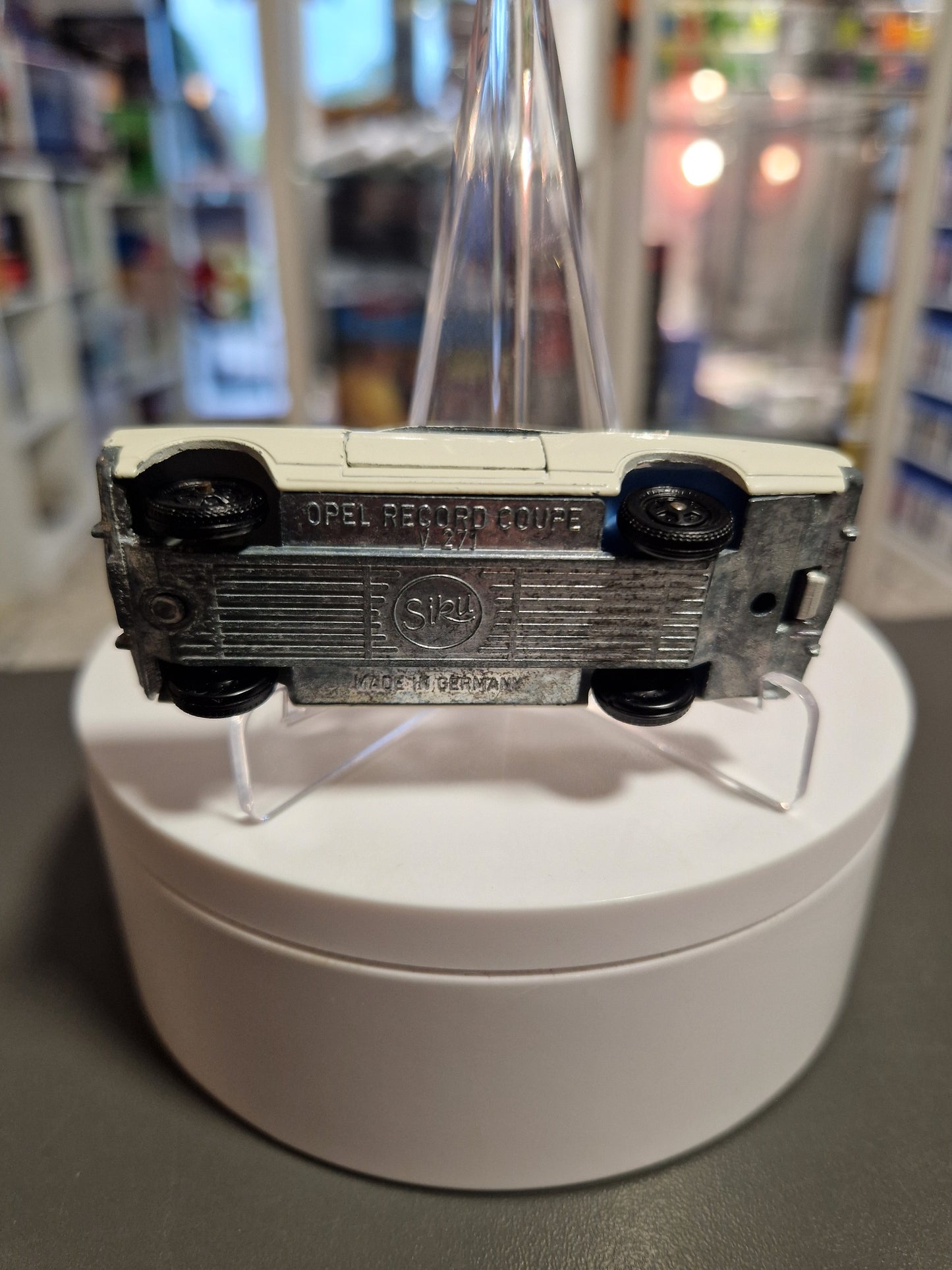 Siku V 271 Opel Rekord Coupé – Vintage Modellauto Made in Germany – Weiß mit blauer Innenausstattung
