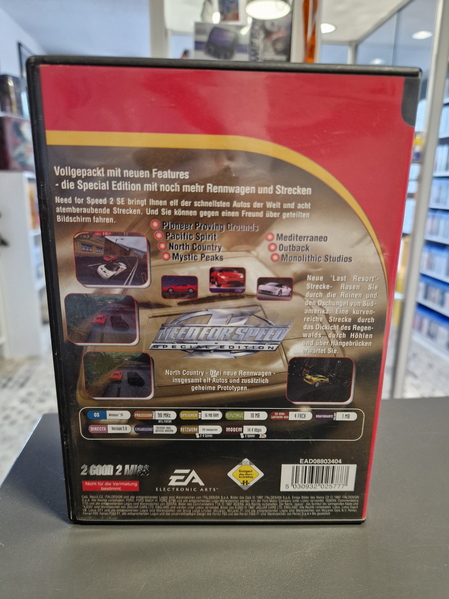 Rückseite der Hülle mit In-Game-Screenshots und den Systemanforderungen für Windows 95.
