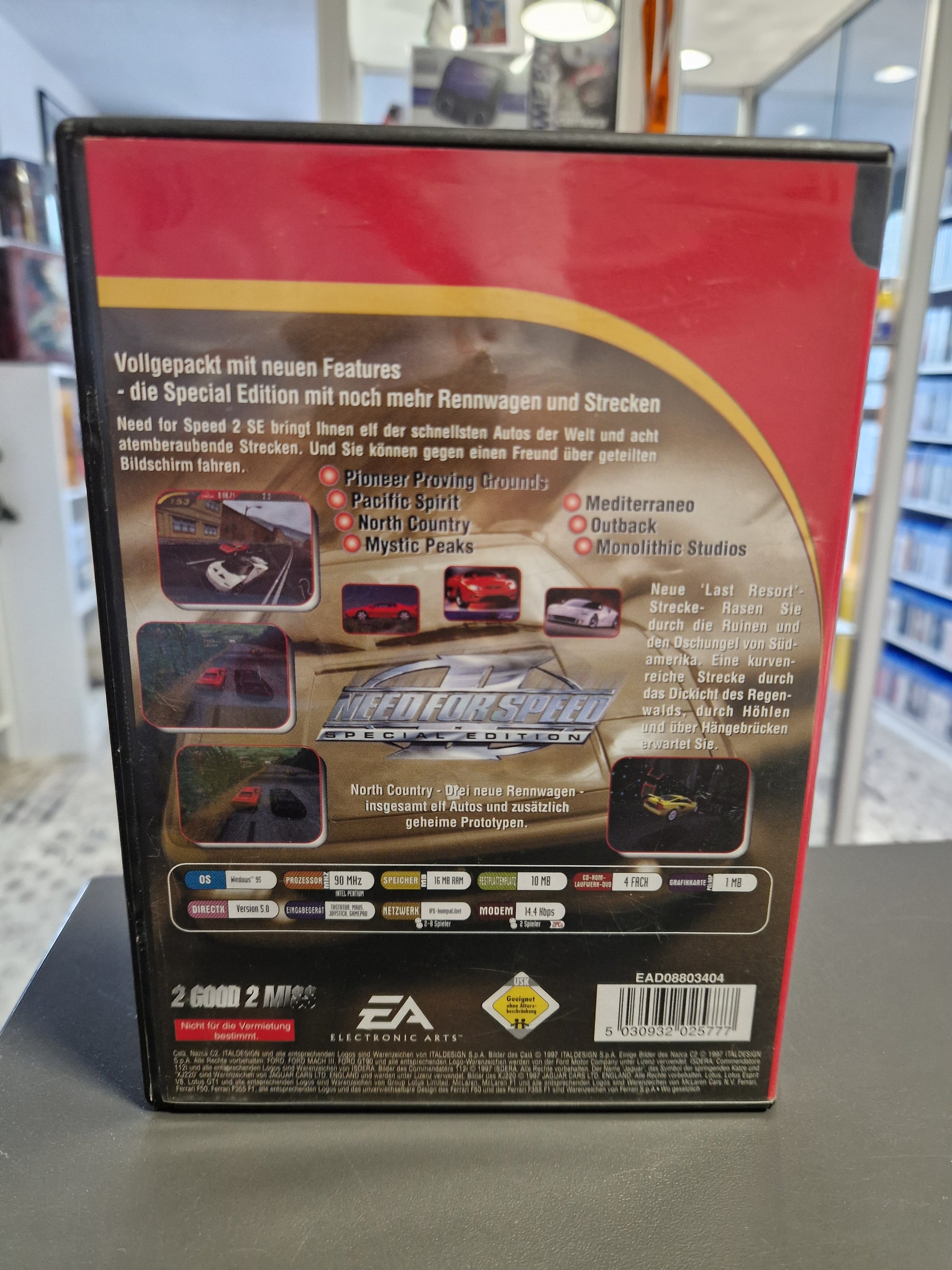 Rückseite der Hülle mit In-Game-Screenshots und den Systemanforderungen für Windows 95.