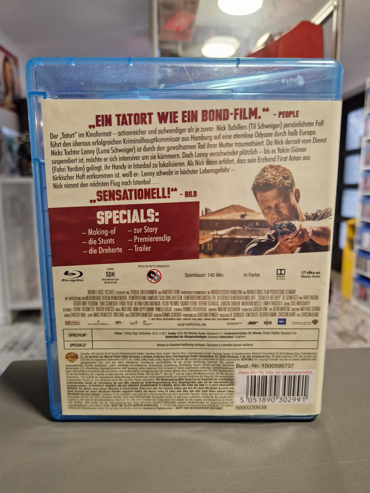 Rückseite der Blu-ray Hülle von Tschiller Off Duty mit Barcode 5051890302991