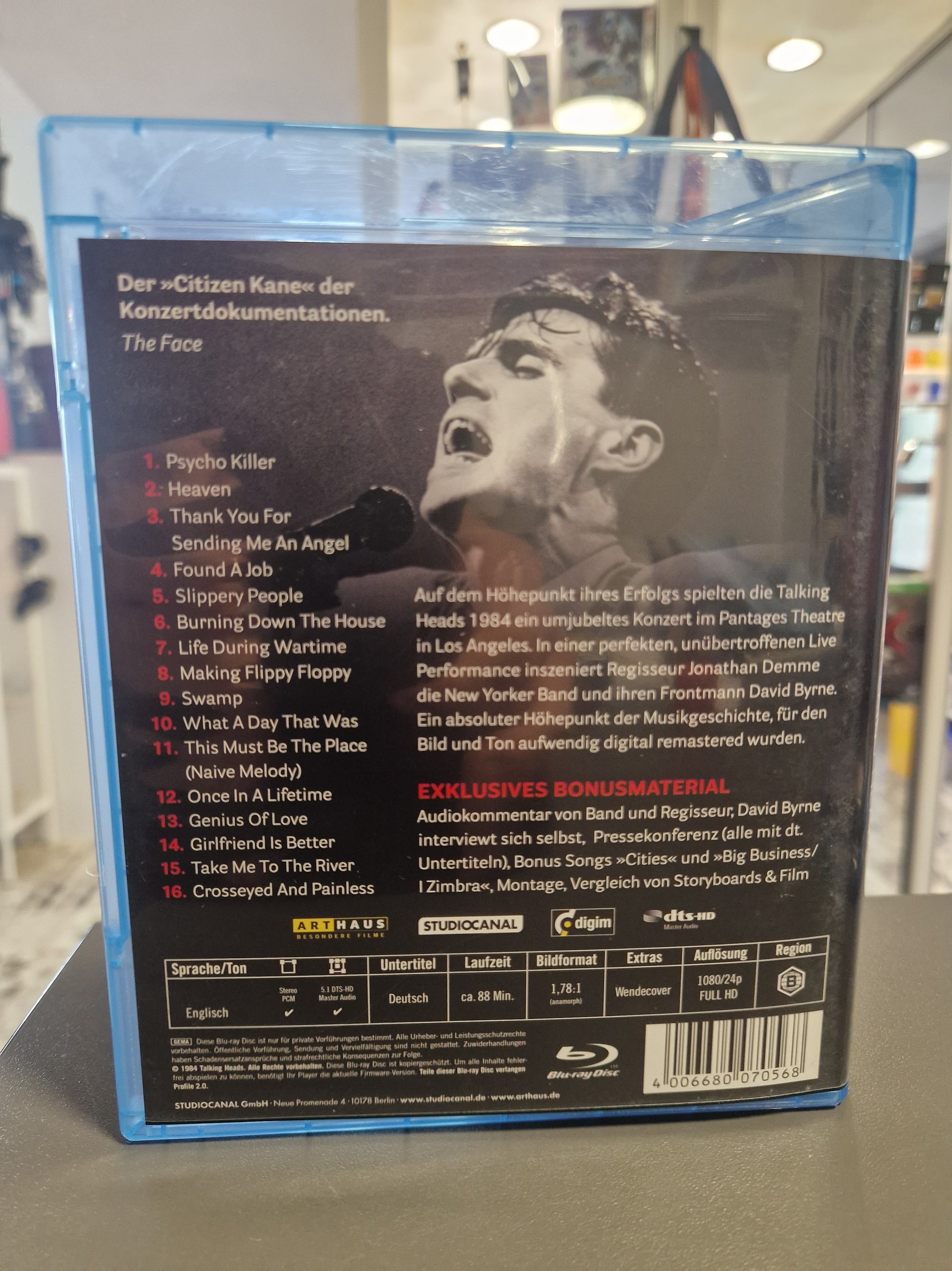 Rückseite der Talking Heads Stop Making Sense Blu-ray Hülle mit der Songliste, Extras, technischen Angaben und Barcode 4006680070568.