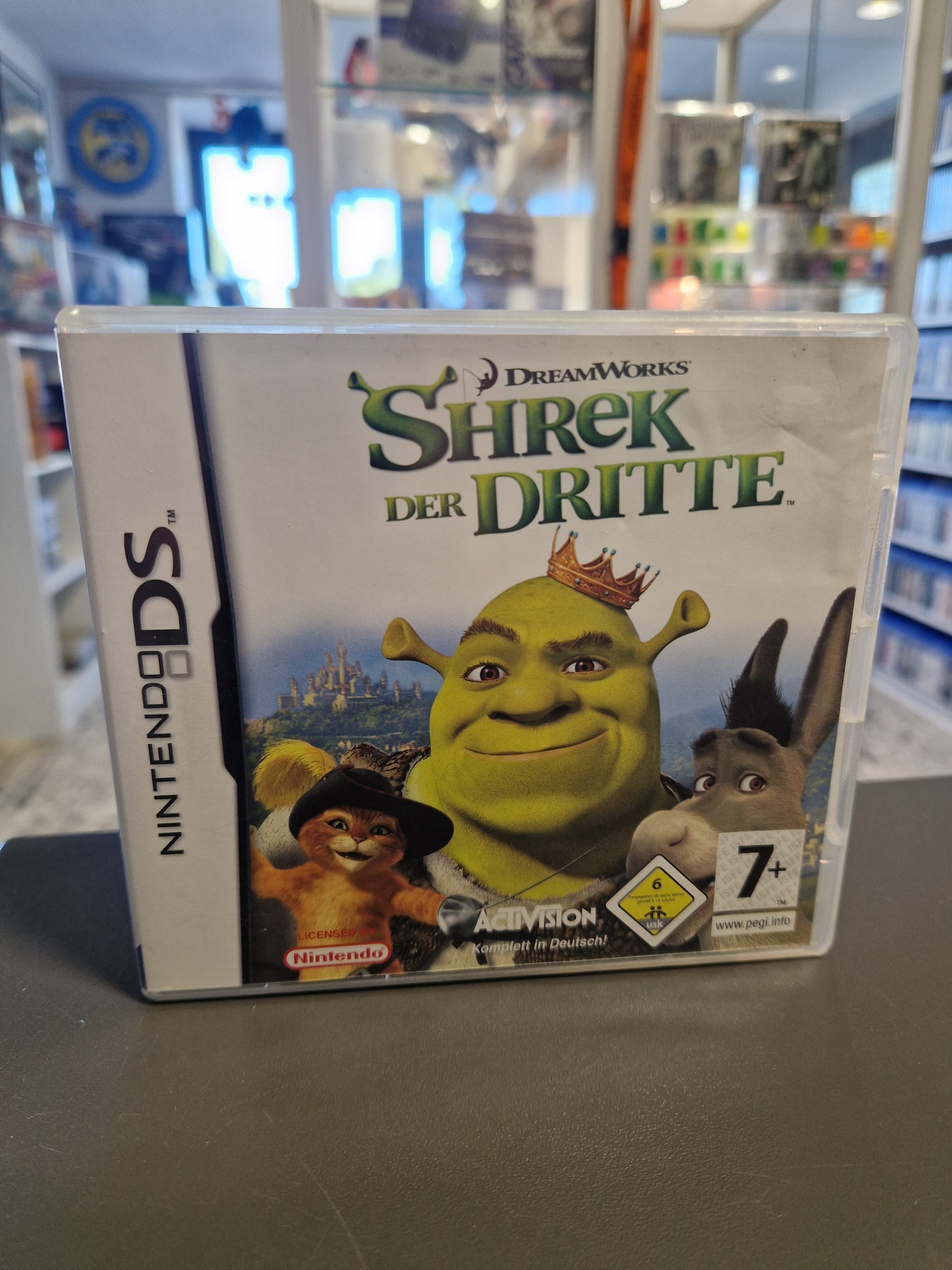 Shrek der Dritte Nintendo DS Hülle mit Shrek, Esel und dem Gestiefelten Kater auf dem Cover.