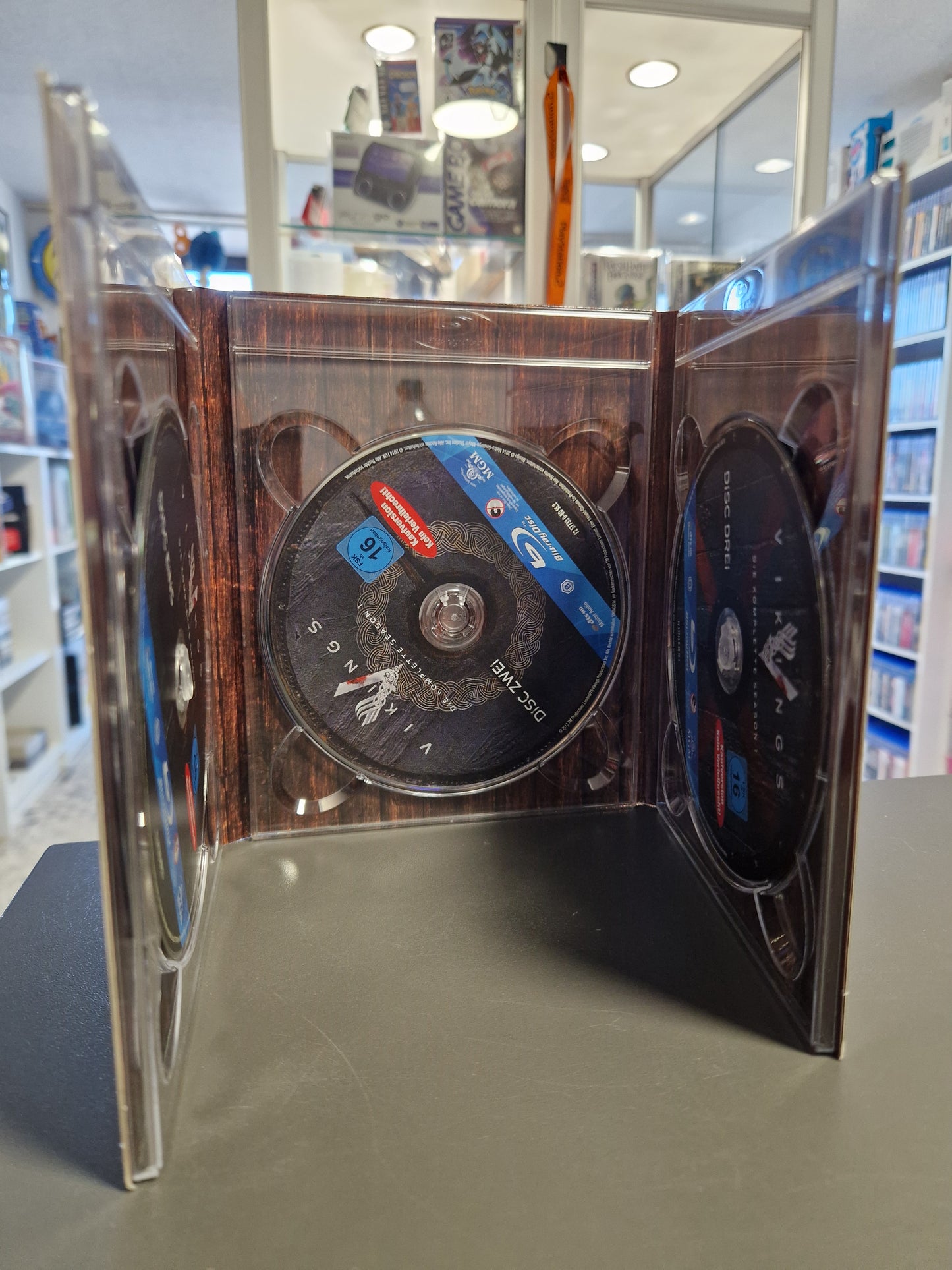 Vikings – Die komplette Season 1 (Blu-ray) | Im Schuber | 3-Disc Set | Memory Lane
