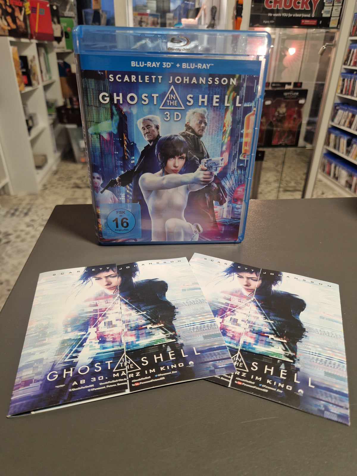 Vorderseite der 3D Blu-ray Hülle von Ghost in the Shell mit Promo Flyern.