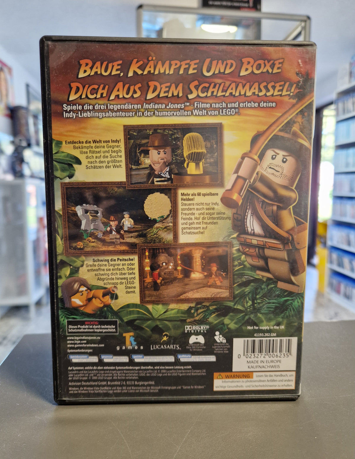 Rückseite der PC Hülle von LEGO Indiana Jones Die legendären Abenteuer mit Barcode 0023272006235.