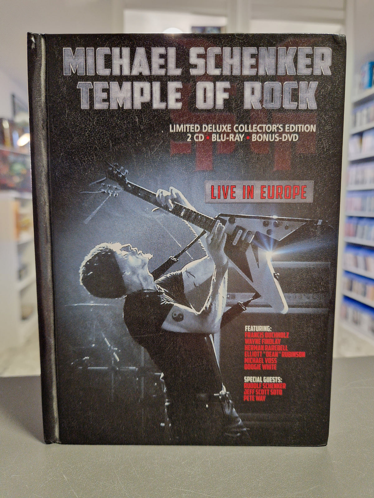 Vorderseite des Mediabooks Michael Schenker Temple of Rock Live in Europe Limited Deluxe Collector's Edition.