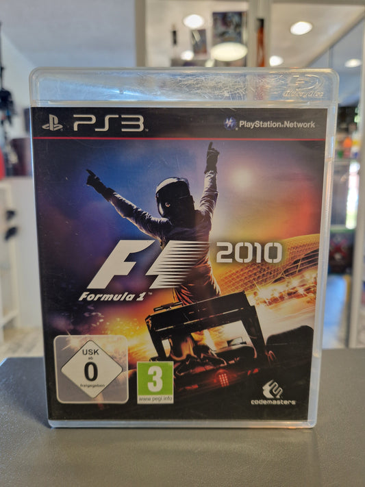 Vorderseite der PlayStation 3 Hülle von F1 2010 mit USK 0 und PEGI 3 Logos.