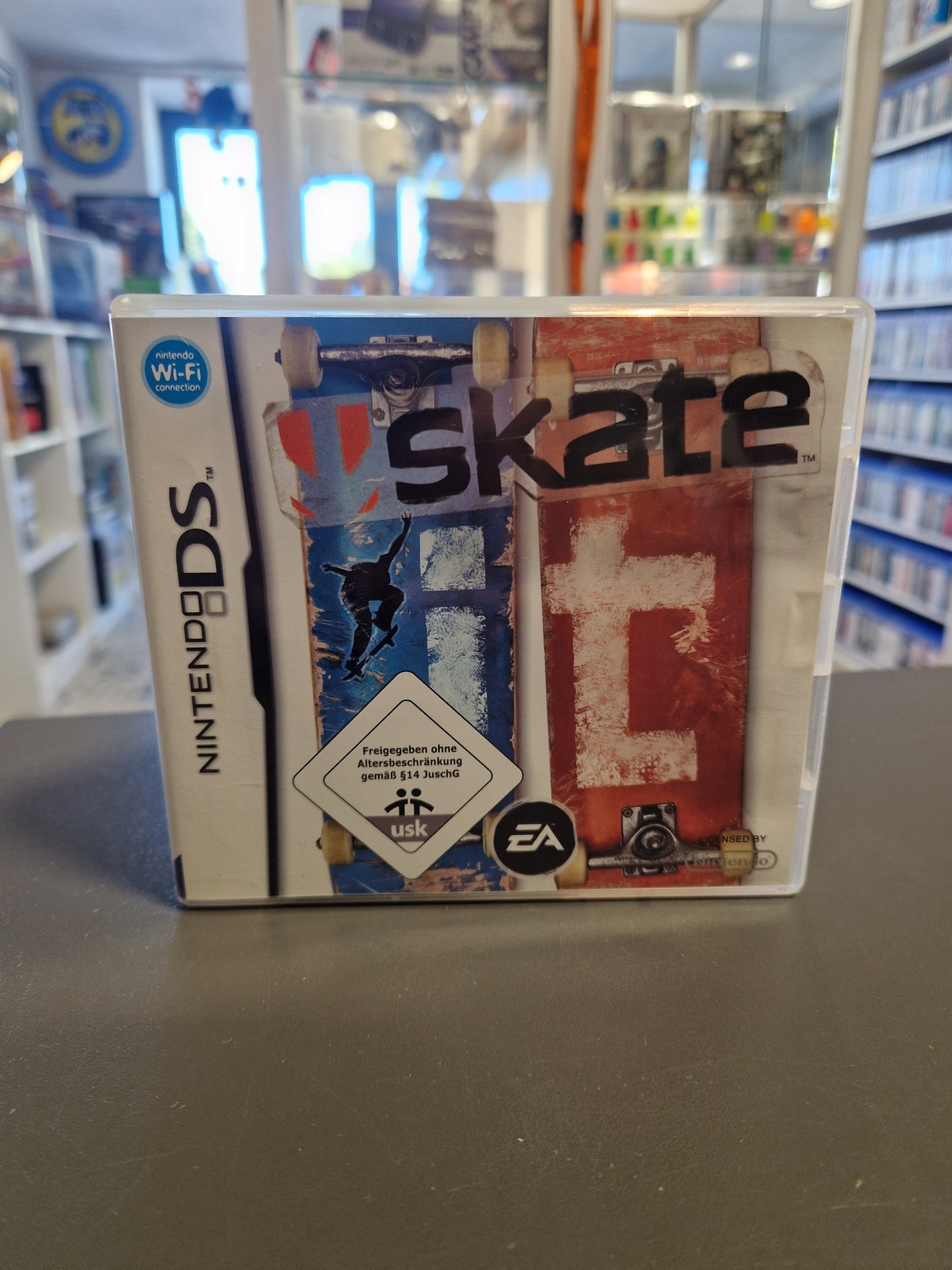 Skate It Nintendo DS Hülle mit dem dynamischen Skateboard-Cover.