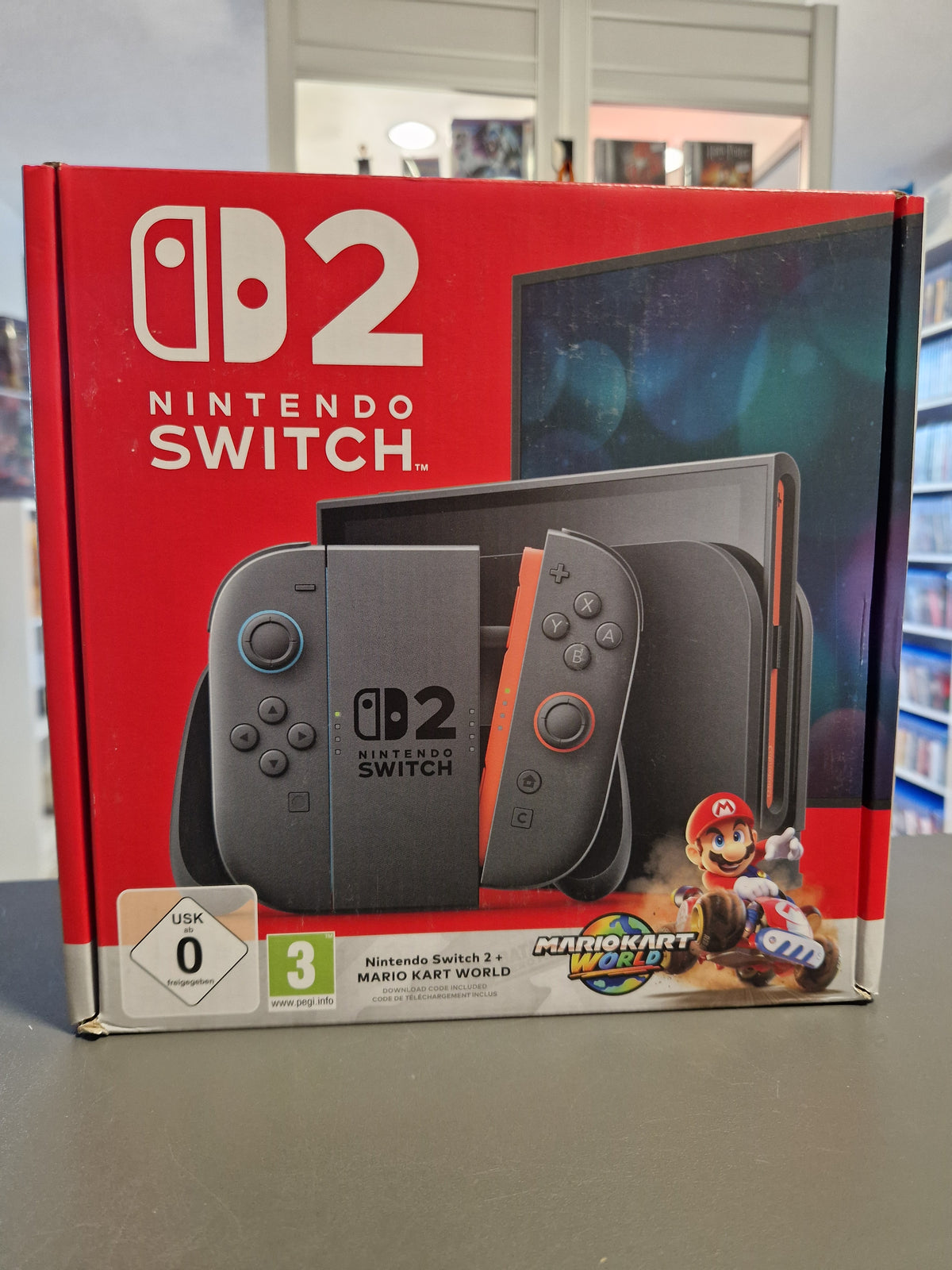 Vorderseite der OVP der neuen Nintendo Switch 2 im Mario Kart World Bundle.