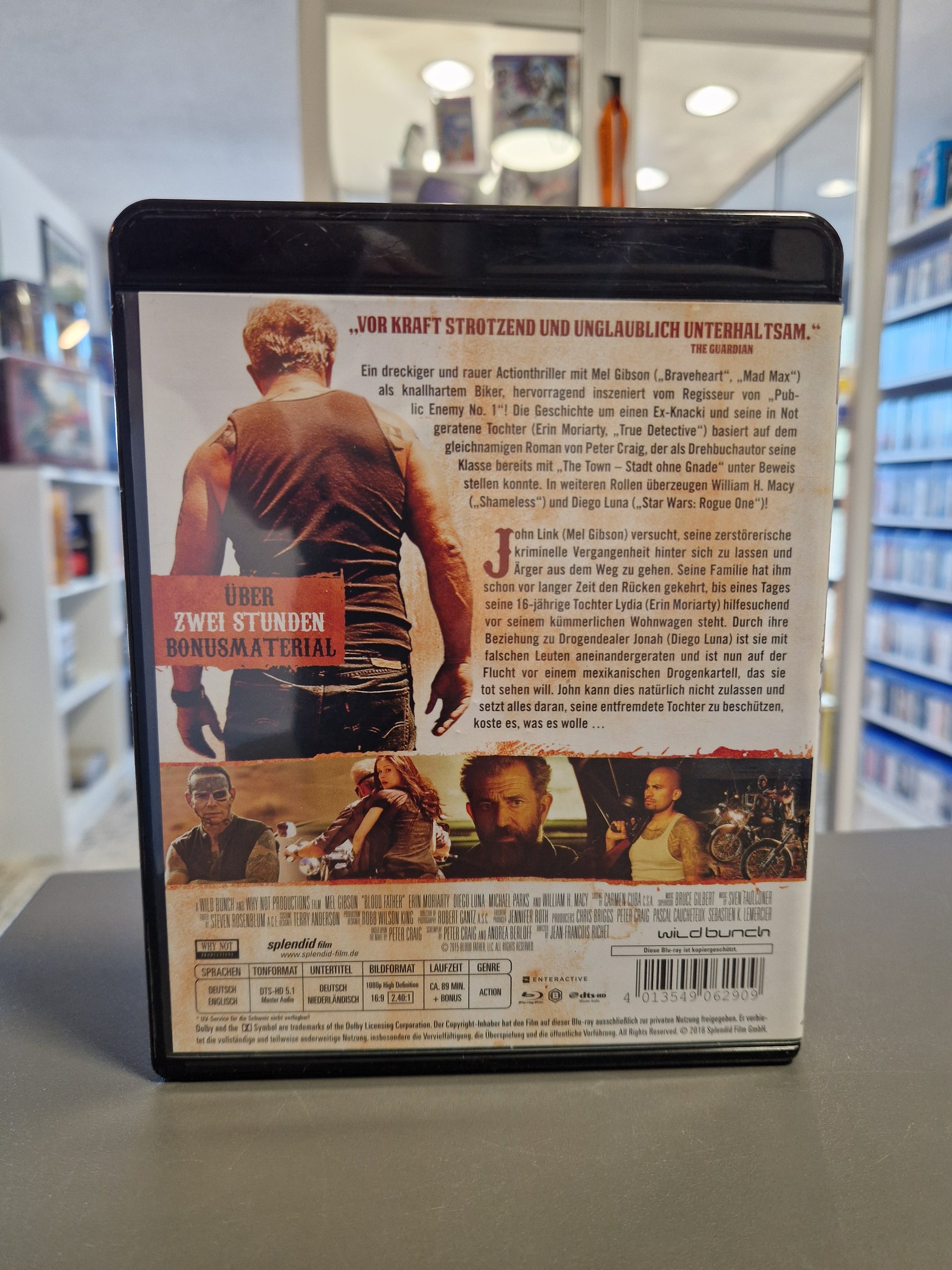 Rückseite der Hülle mit Filminformationen, Besetzungsliste und Action-Screenshots.