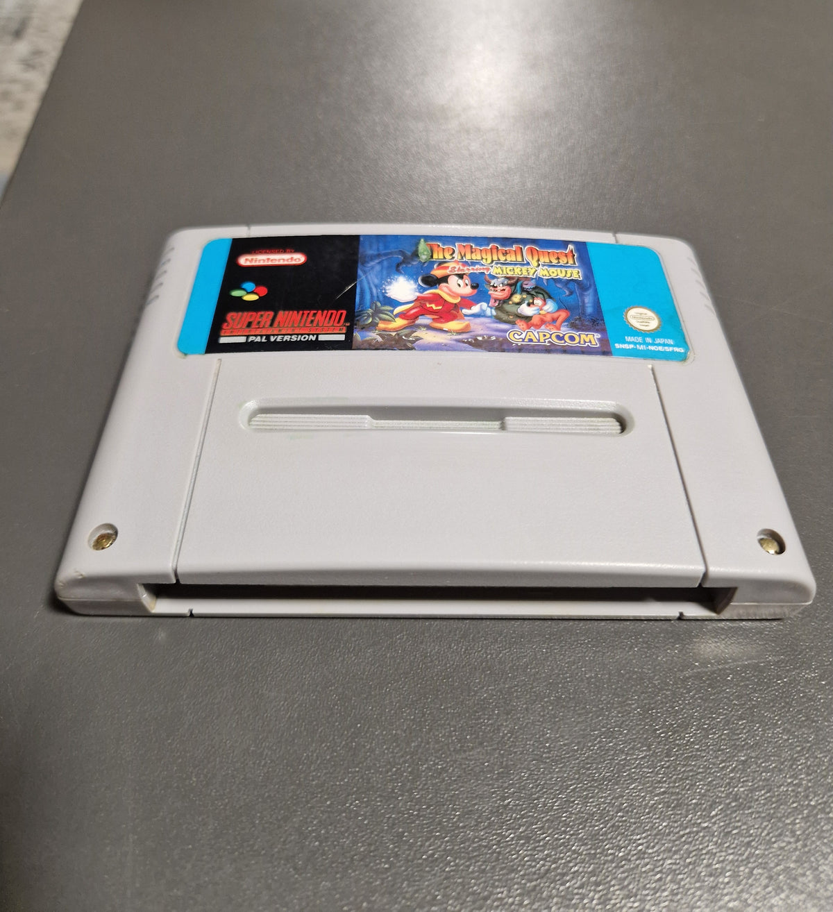 Draufsicht des Moduls The Magical Quest Starring Mickey Mouse für Super Nintendo.