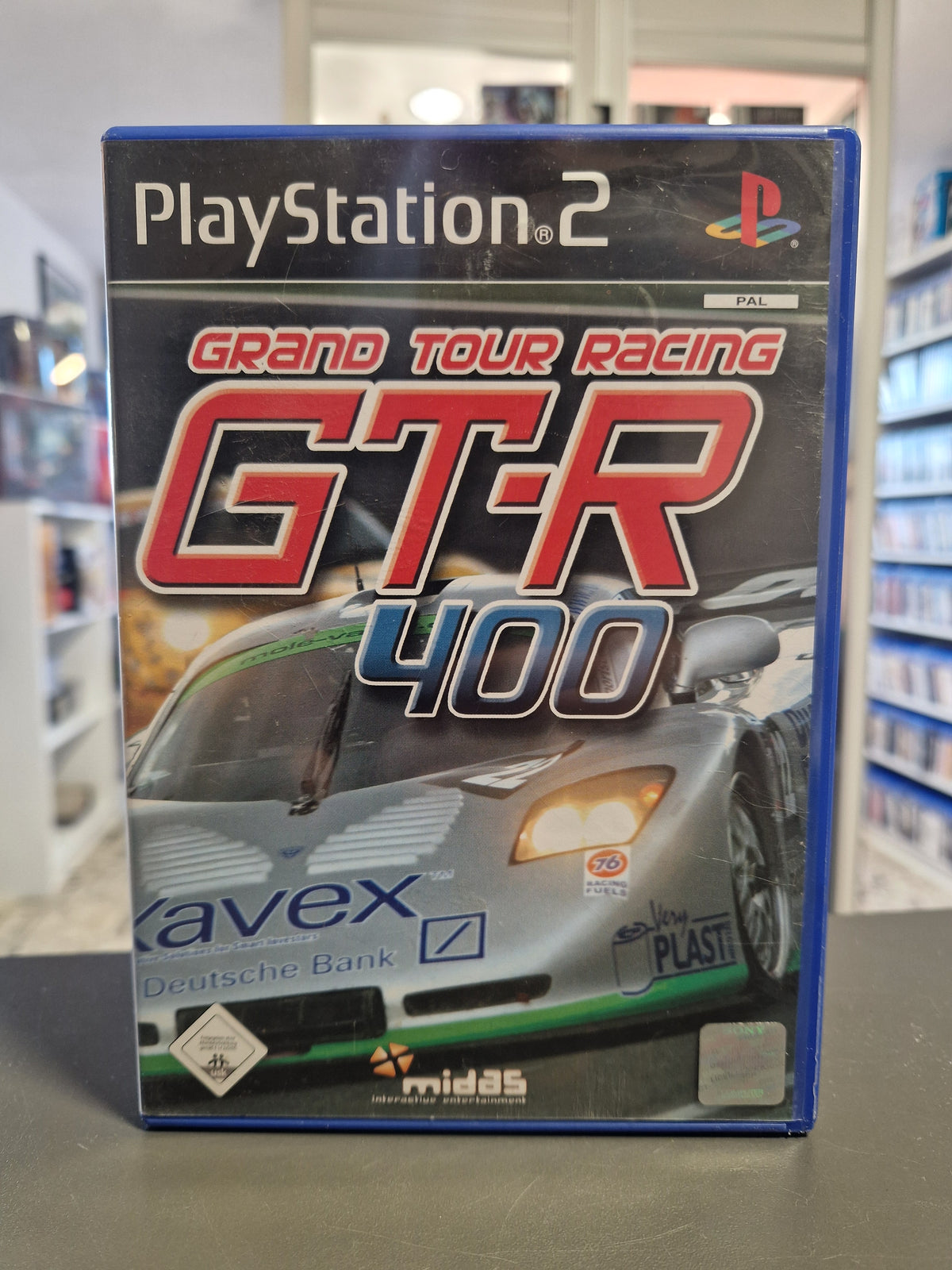Vorderseite der PS2 Hülle von Grand Tour Racing GTR-400 mit Silberner Sportwagen-Abbildung.