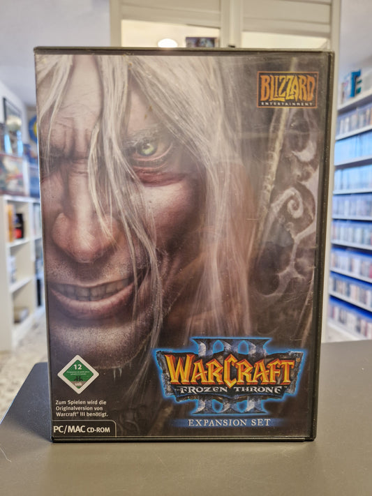 Warcraft III The Frozen Throne PC Hülle mit dem ikonischen Artwork des Lichkönigs.
