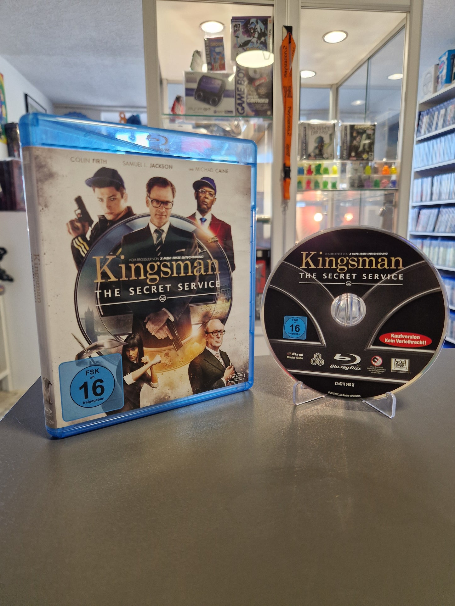 Blu-ray Kingsman: The Secret Service mit Colin Firth und Samuel L. Jackson. Hülle in sehr gutem Zustand, Disc vollkommen kratzerfrei. Geprüfte Qualität von Memory Lane in Rhauderfehn.