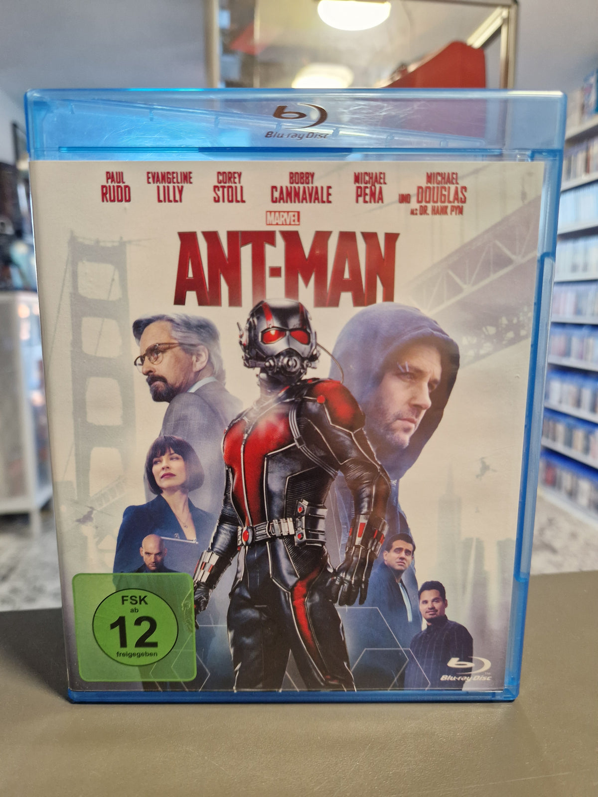 Vorderseite der Blu-ray Hülle von Marvel Ant-Man mit Paul Rudd.