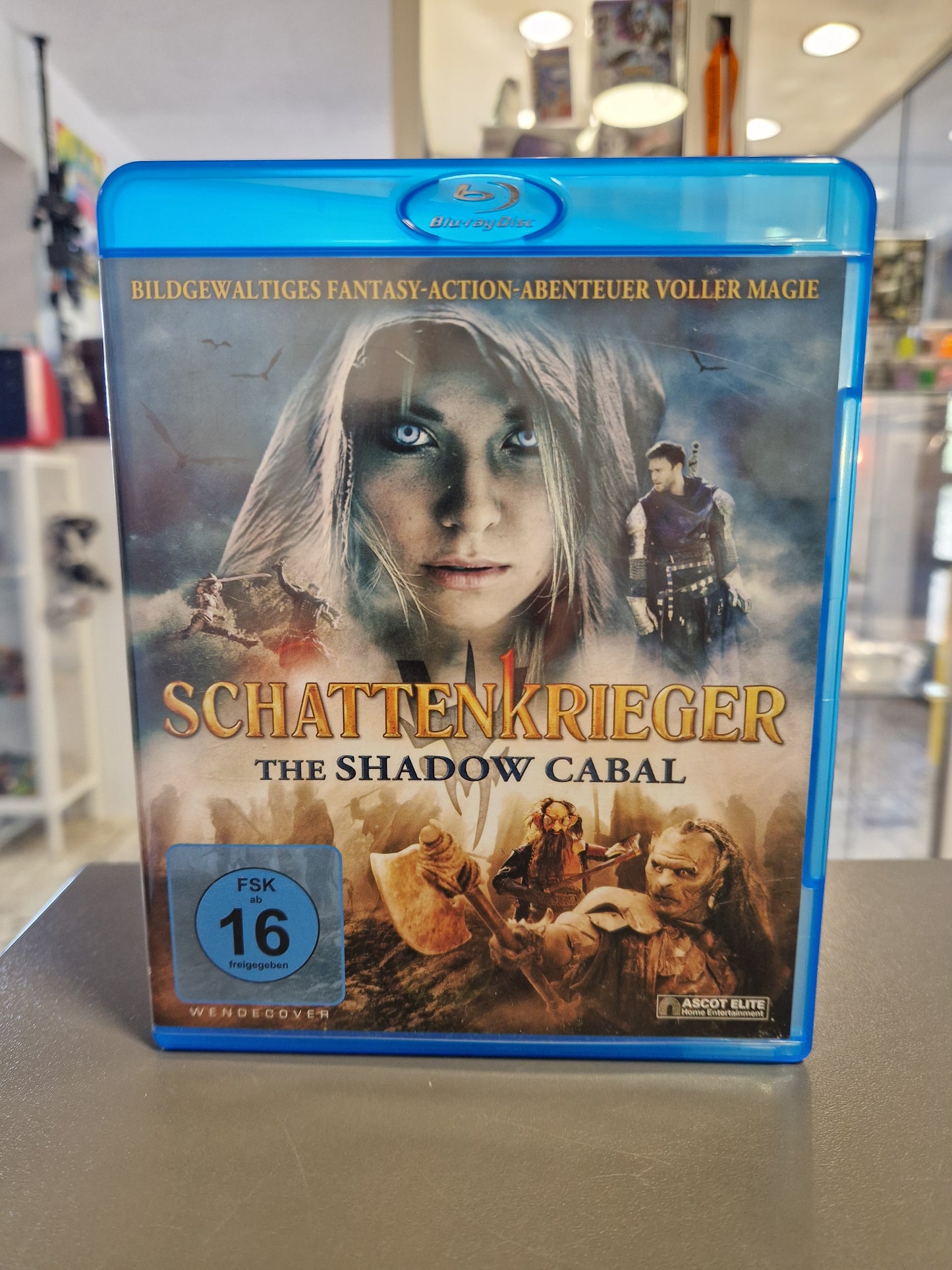 Blu-ray Cover von Schattenkrieger The Shadow Cabal mit der Elfen-Kriegerin und dem Ork.