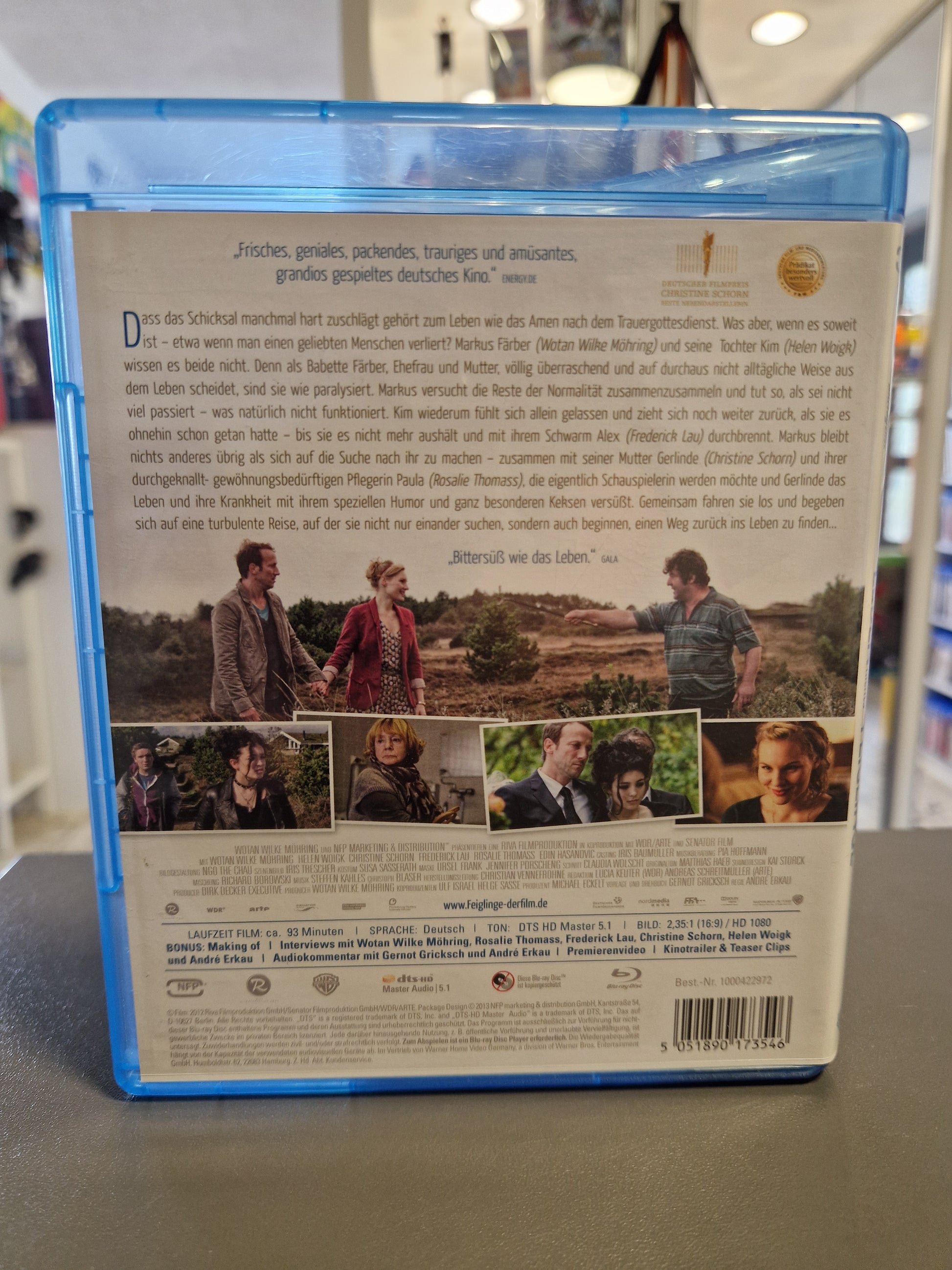 Rückseite der Das Leben ist nichts für Feiglinge Blu-ray Hülle mit ausführlicher Inhaltsangabe, Szenenbildern, technischen Details zur Tonspur und dem EAN-Barcode 5051890173546.