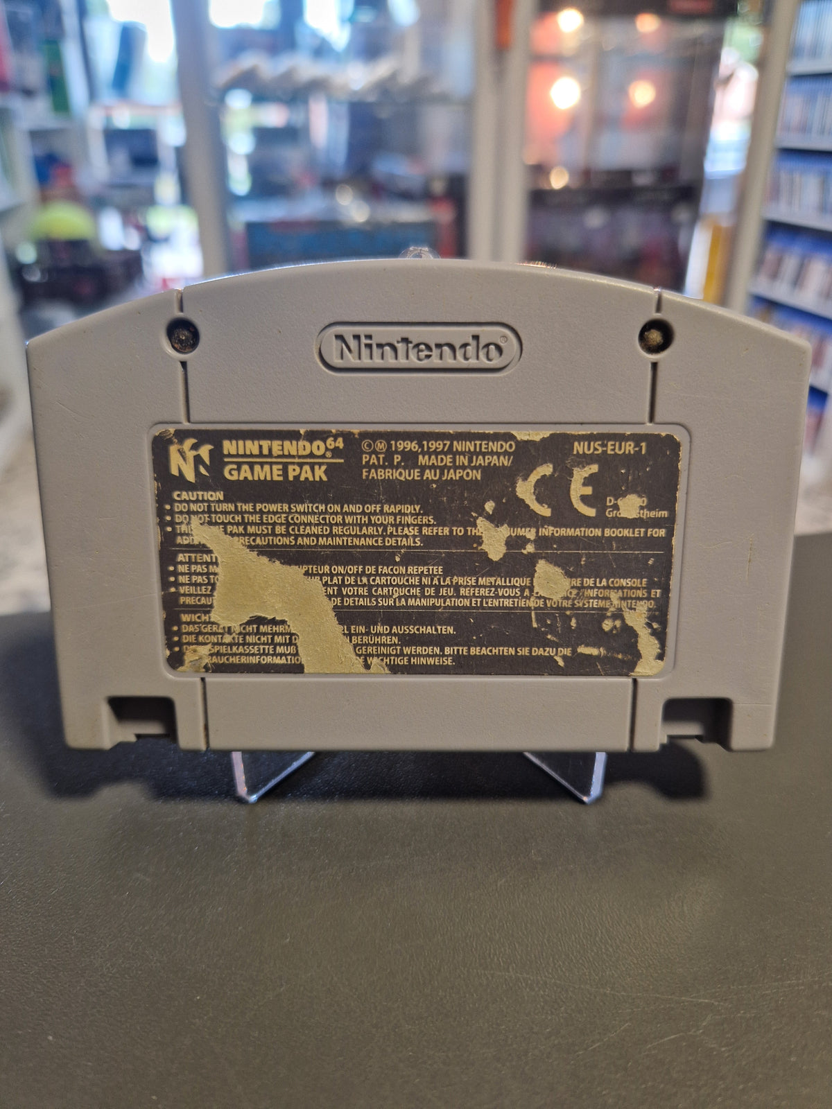 Rückseite des N64 Moduls ISS 98 mit sichtbaren Gebrauchsspuren am Label.