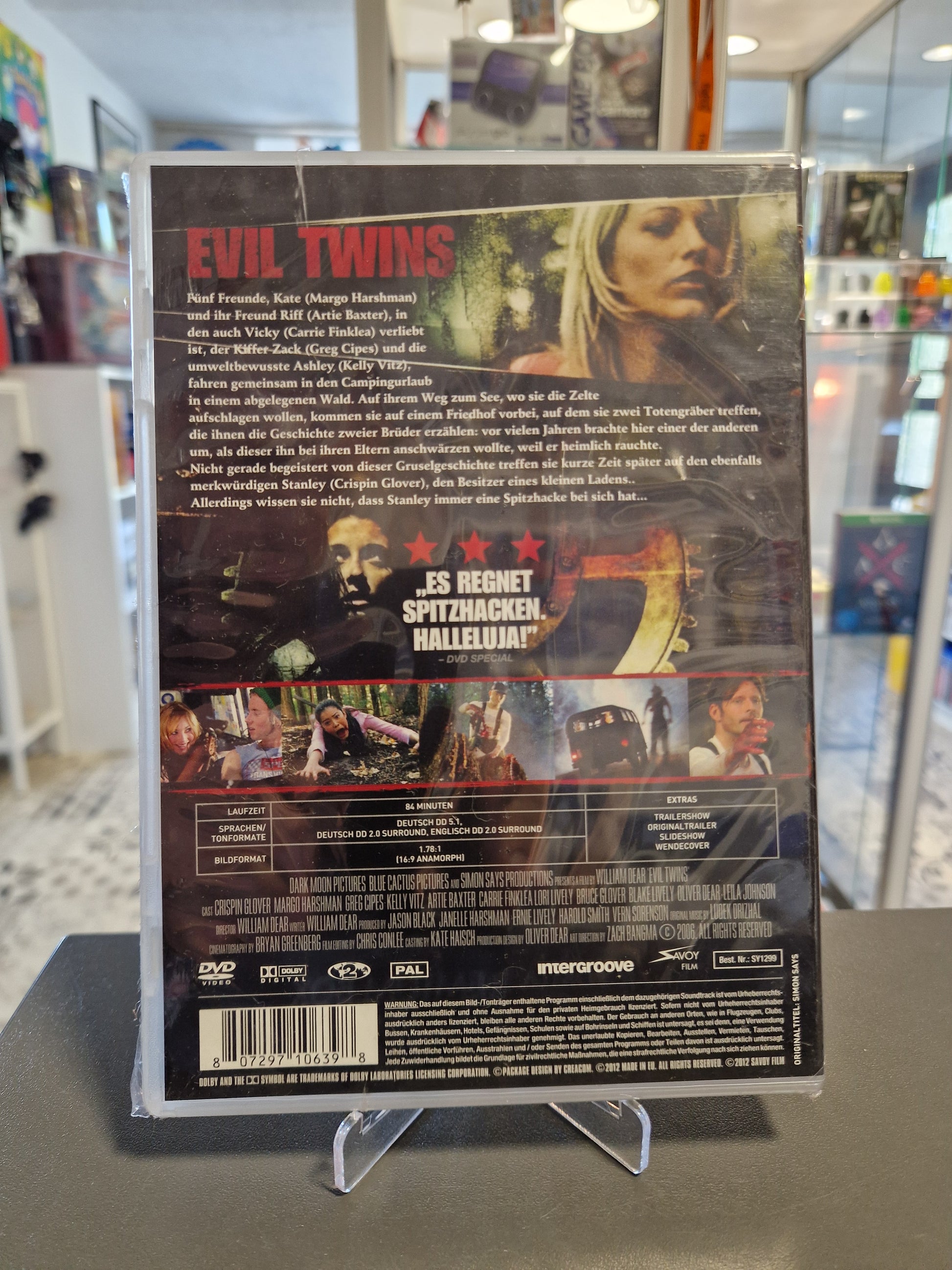 Rückseite der Evil Twins DVD-Hülle mit deutscher Inhaltsangabe, Filmbildern und dem Pressezitat Es regnet Spitzhacken. Halleluja! sowie den technischen Daten von Intergroove.