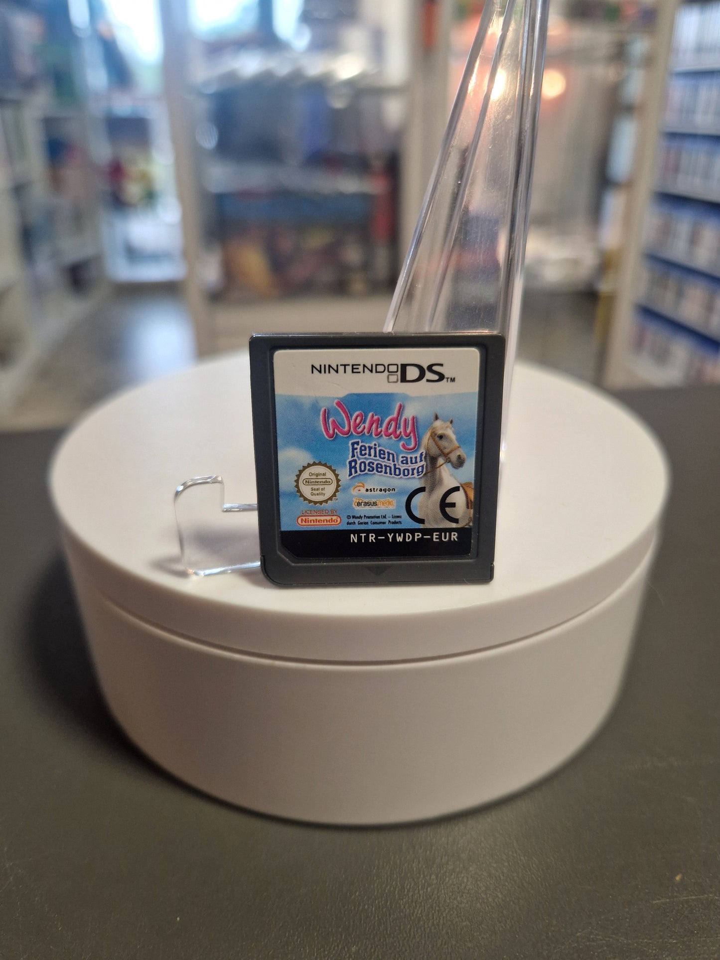 Nahaufnahme des Nintendo DS Moduls „Wendy: Ferien auf Rosenborg“ mit dem Wendy-Logo und Pferdemotiv.