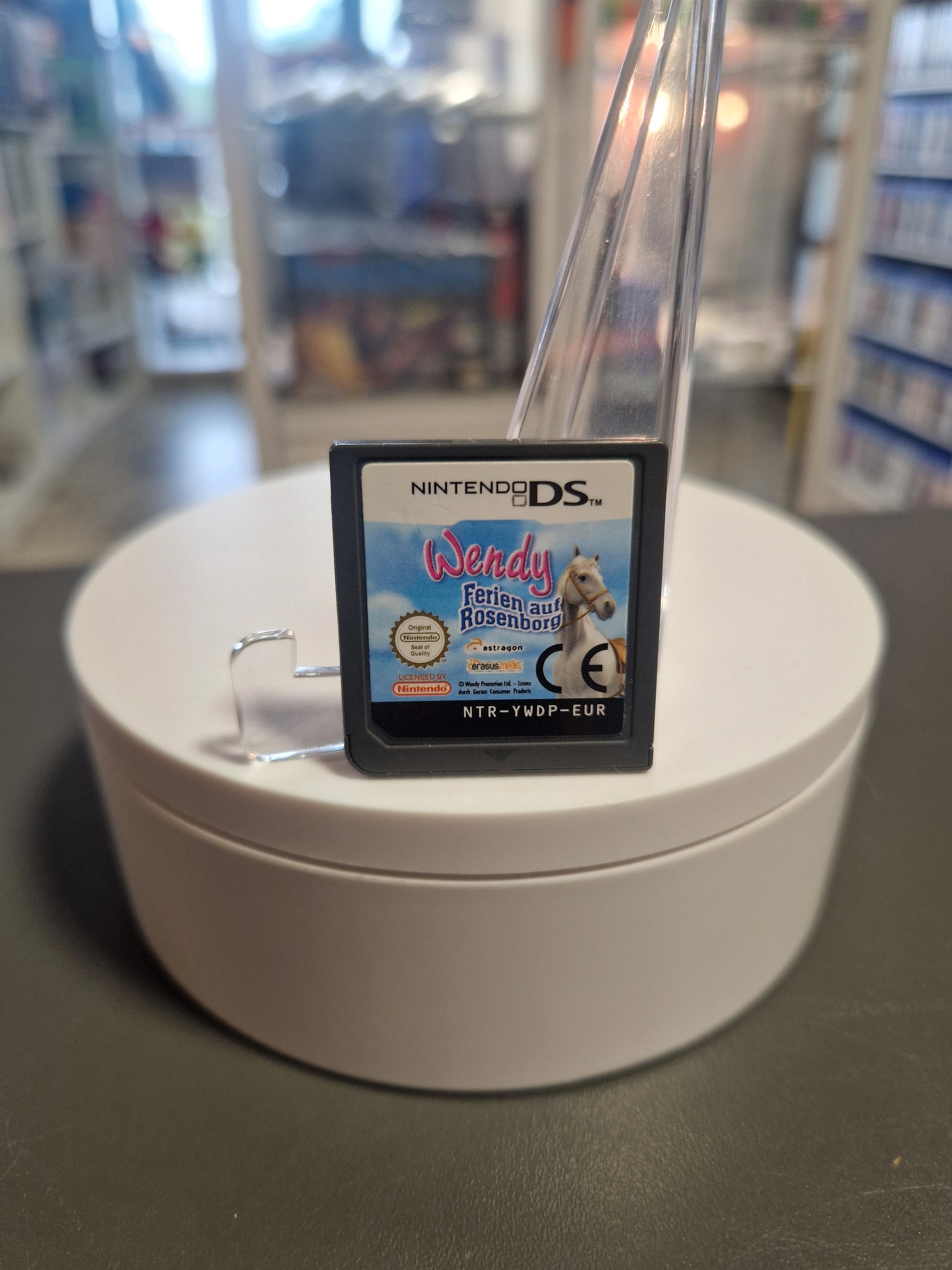 Nahaufnahme des Nintendo DS Moduls „Wendy: Ferien auf Rosenborg“ mit dem Wendy-Logo und Pferdemotiv.