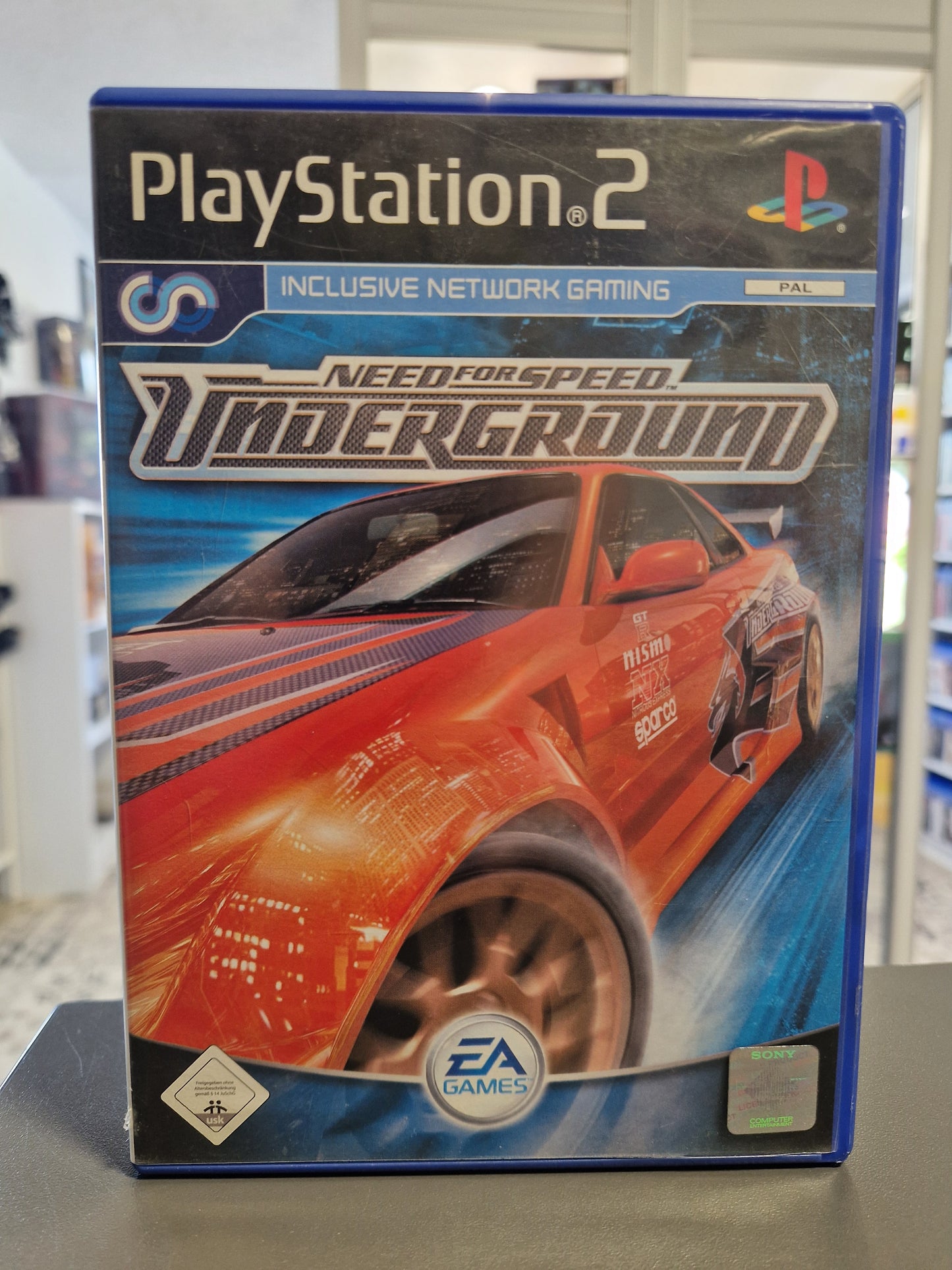 Vorderseite der PlayStation 2 Hülle von Need for Speed Underground mit USK 12 Logo.