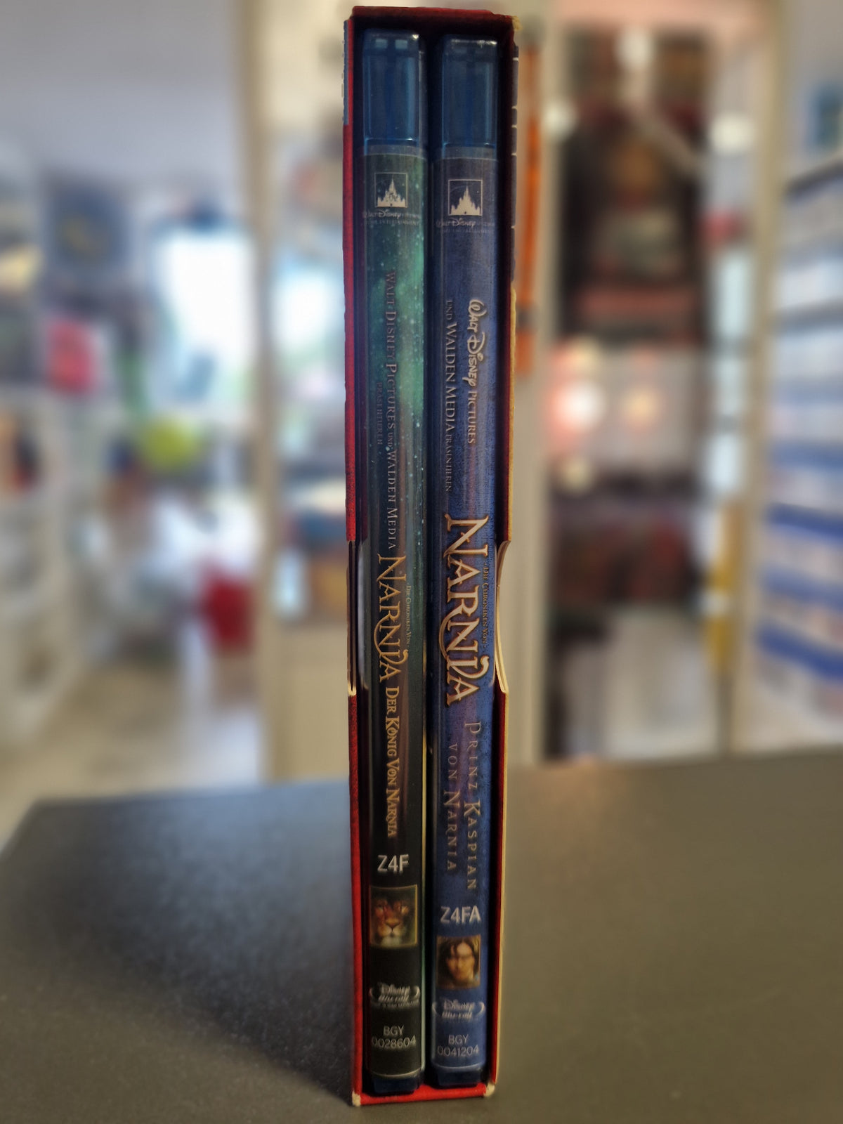 Seitenansicht der zwei Blu-ray Hüllen Narnia 1 und 2 im Schuber.