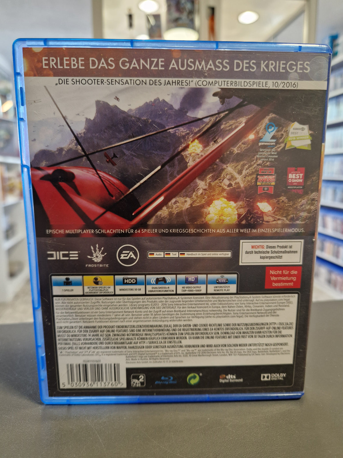 Rückseite der Battlefield 1 PS4 Hülle mit Produktinformationen, Auszeichnungen und Barcode 5030936113760.
