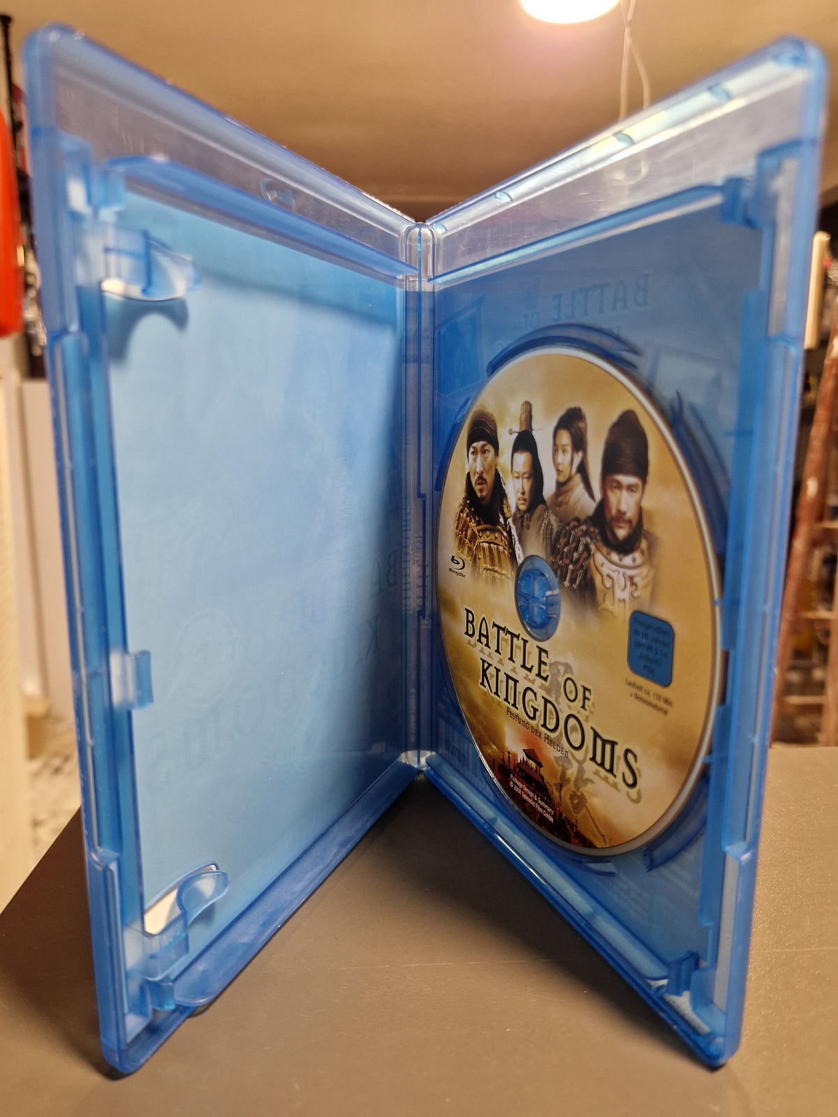 Geöffnete Blu-ray Hülle von Battle of Kingdoms mit Disc.