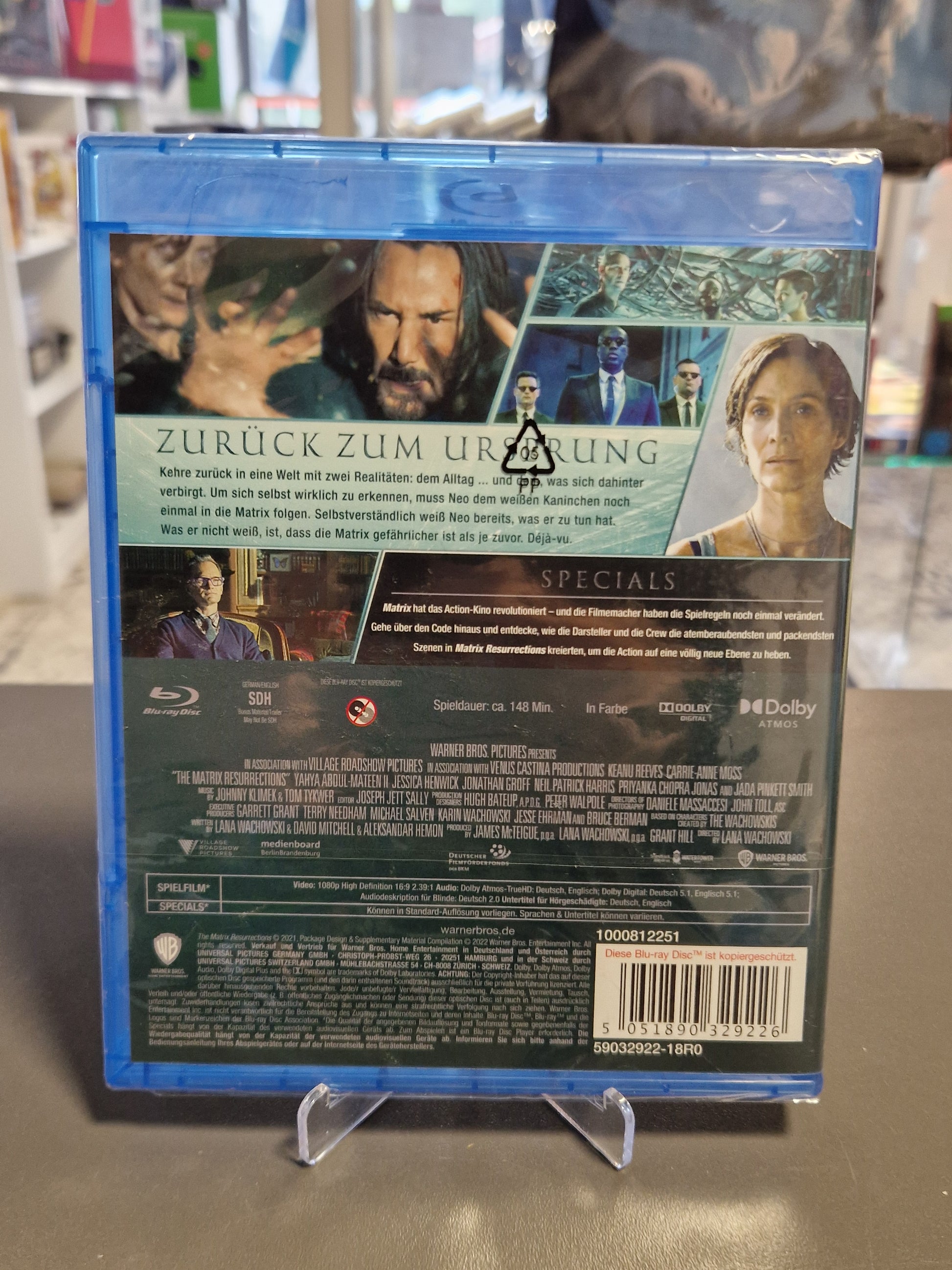 Rückseite der verschweißten Matrix Resurrections Blu-ray Hülle mit der Inhaltsangabe Zurück zum Ursprung, Besetzungsliste, technischen Audio-Details und dem Barcode EAN 5051890329226.