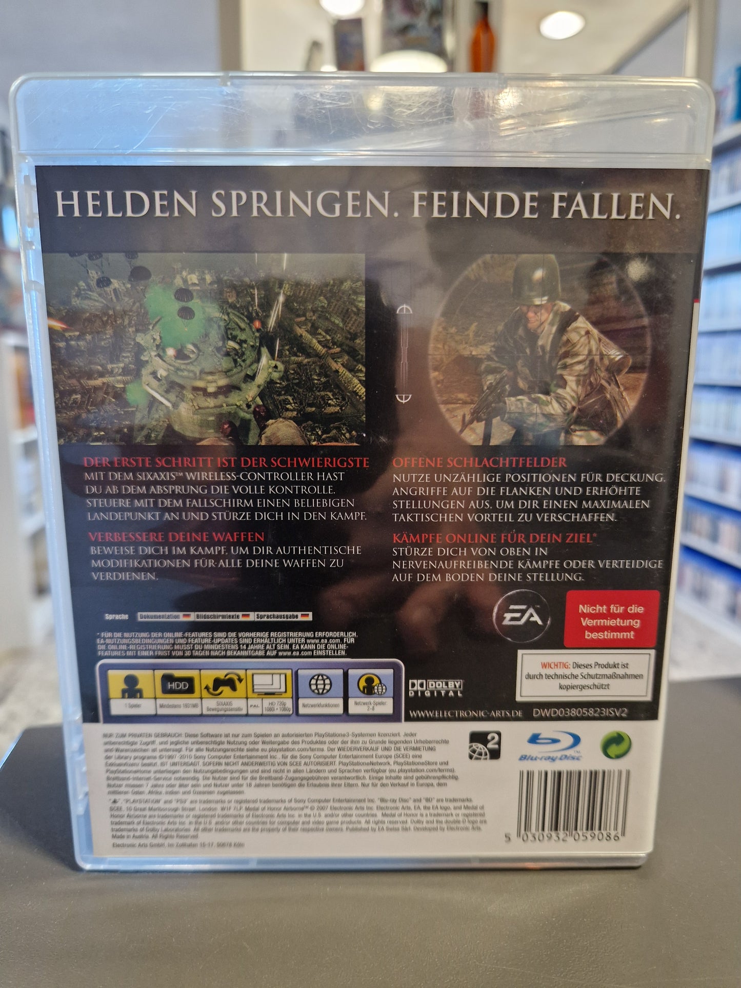 Rückseite der PS3 Verpackung mit Spielszenen, Features und EAN 5030932059086.