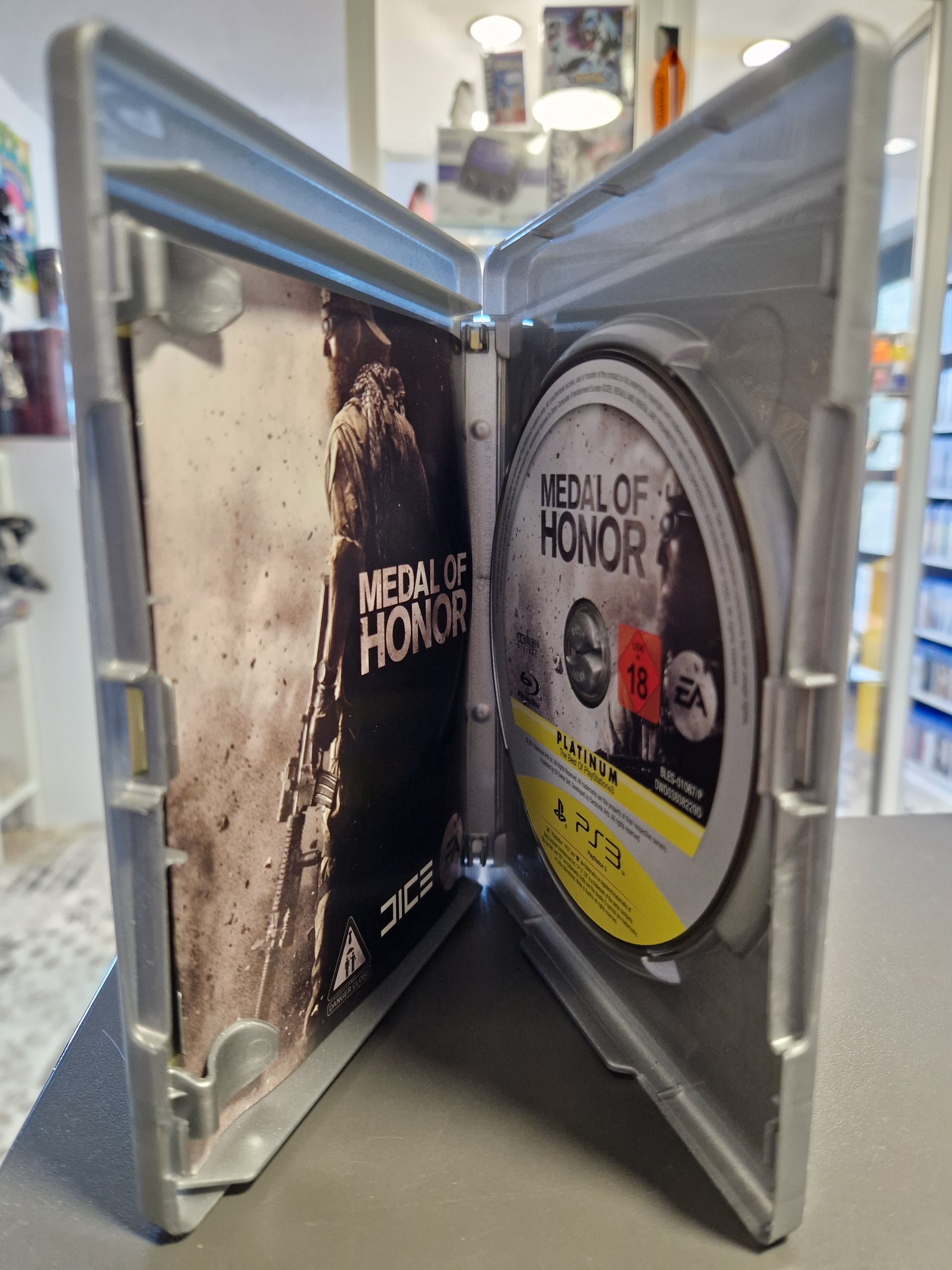 Geöffnete PS3 Hülle mit der kratzerfreien Platinum-Disc und der originalen Anleitung.