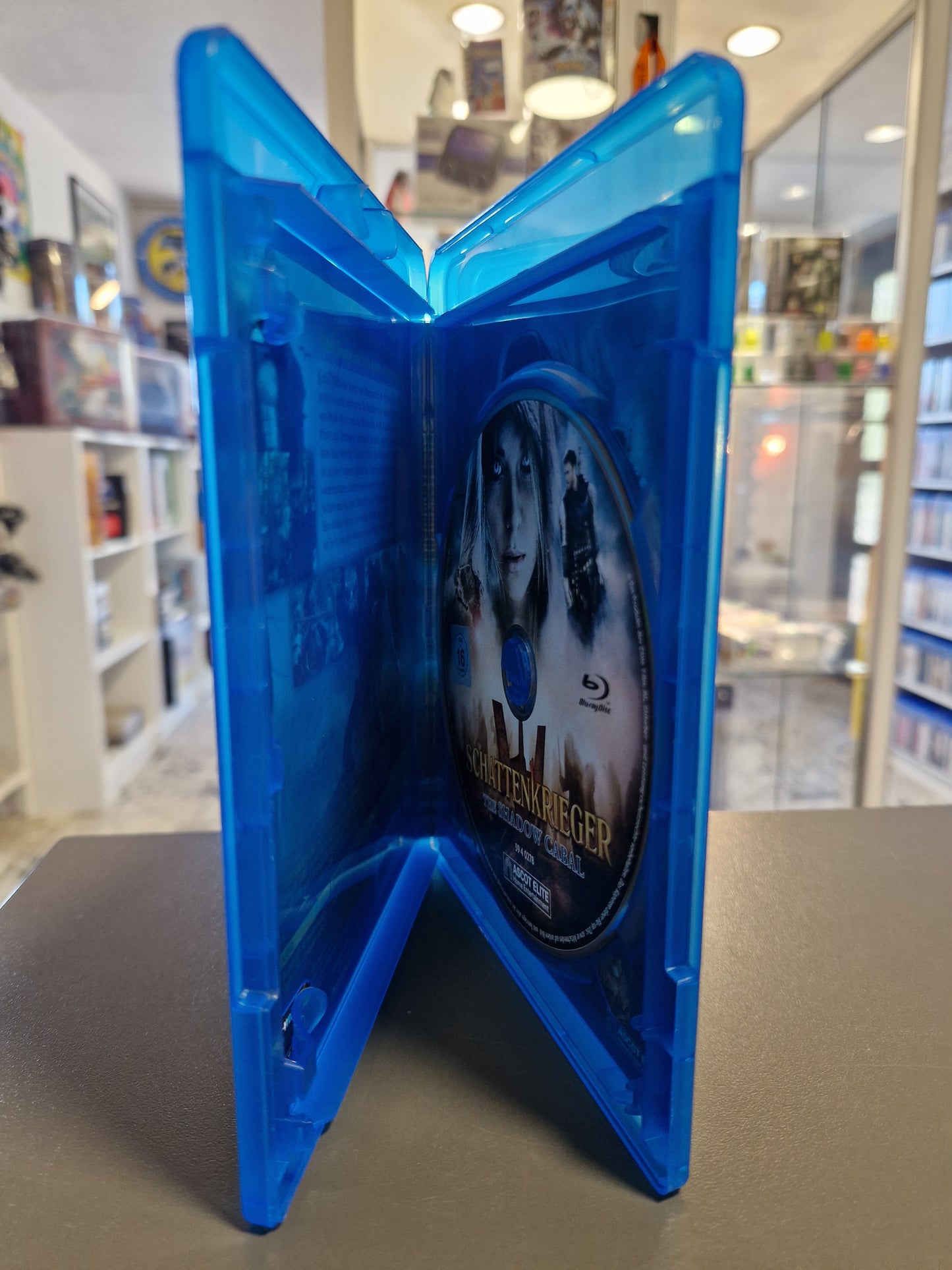 Makellose und kratzerfreie Blu-ray Disc von Schattenkrieger im Top-Zustand.