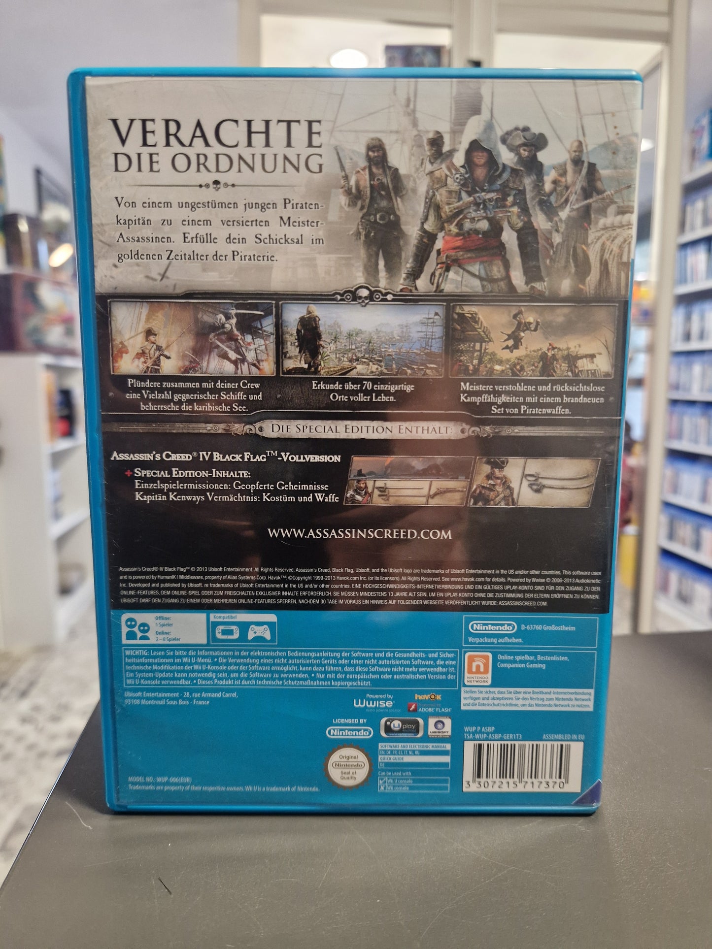 Rückseite der Wii U Spieleverpackung von Assassin's Creed IV Black Flag mit Infos zu den Special Edition Inhalten, Screenshots und Barcode bei Memory Lane Rhauderfehn.
