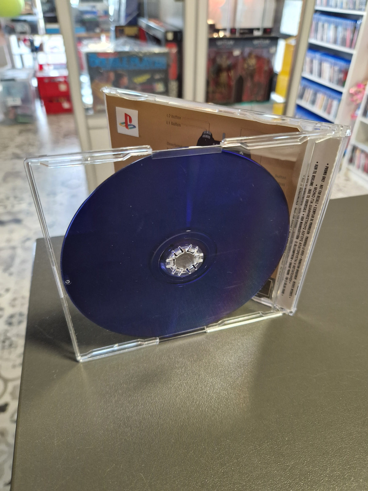 Blaue Unterseite der PlayStation 2 CD-ROM von Virtua Fighter 10th Anniversary.