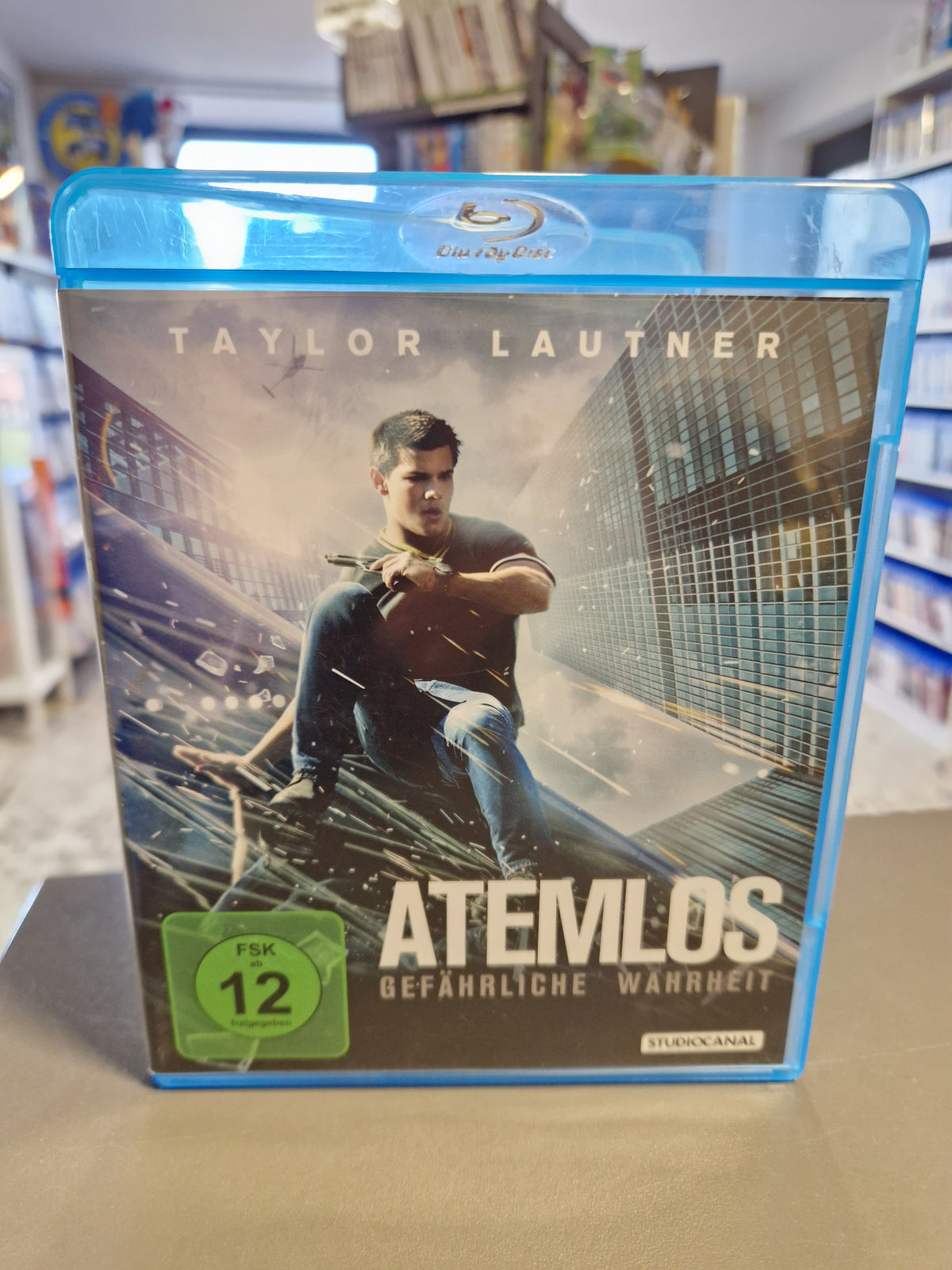 Vorderseite der Blu-ray Hülle Atemlos Gefährliche Wahrheit mit Taylor Lautner.