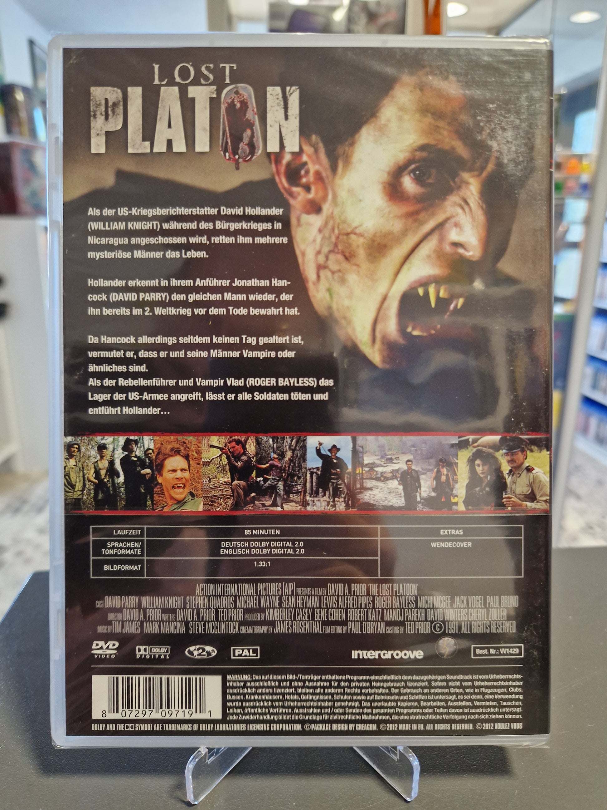 Rückseite der Lost Platon DVD-Hülle mit deutscher Inhaltsangabe, mehreren Szenenbildern aus dem Film, dem technischen Kasten (ca. 85 Minuten Laufzeit) sowie dem Barcode und dem Hinweis auf ein Wendecover.