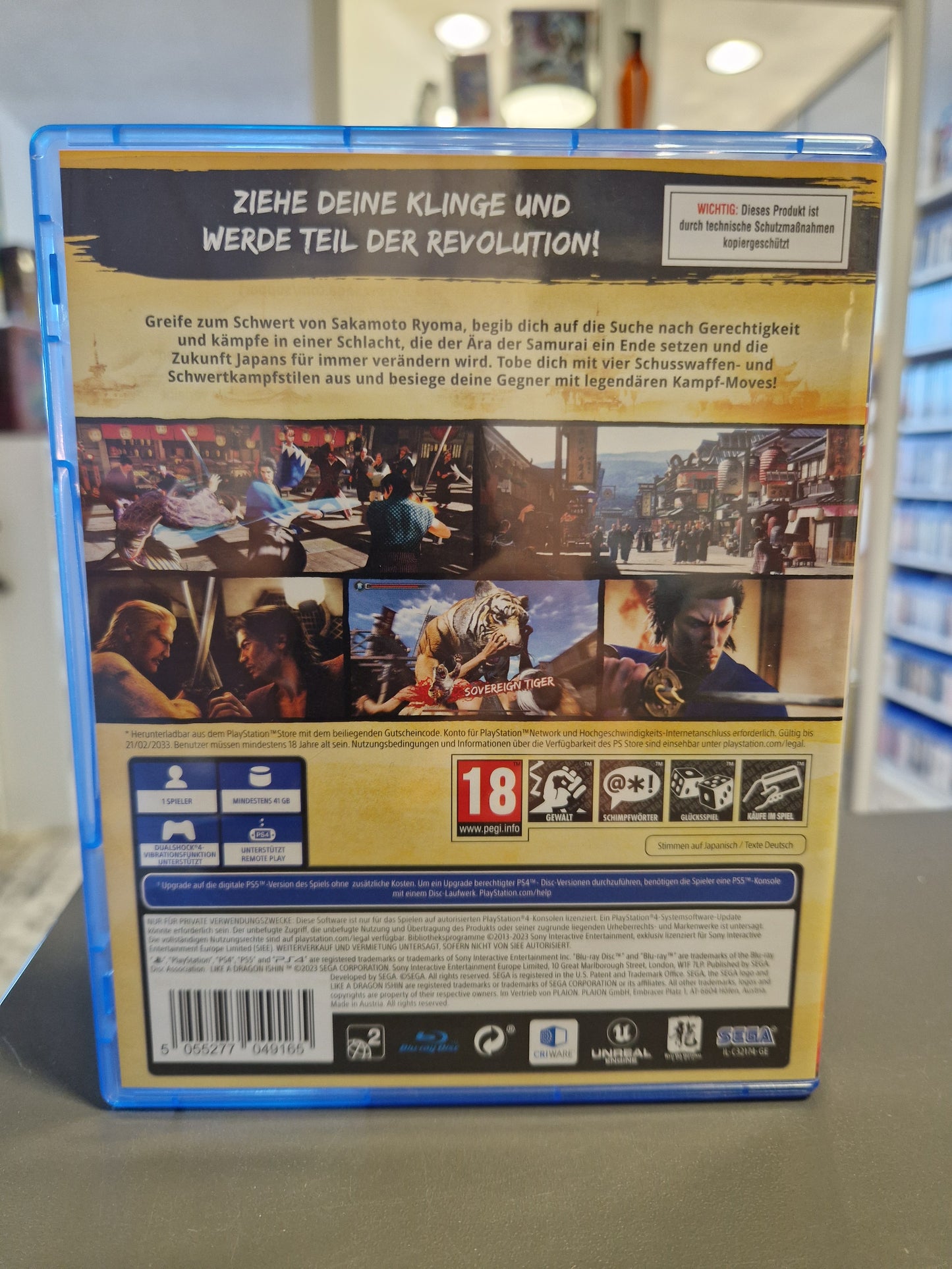 Rückseite der PS4 Verpackung mit Spielszenen aus dem historischen Japan und Story-Details.