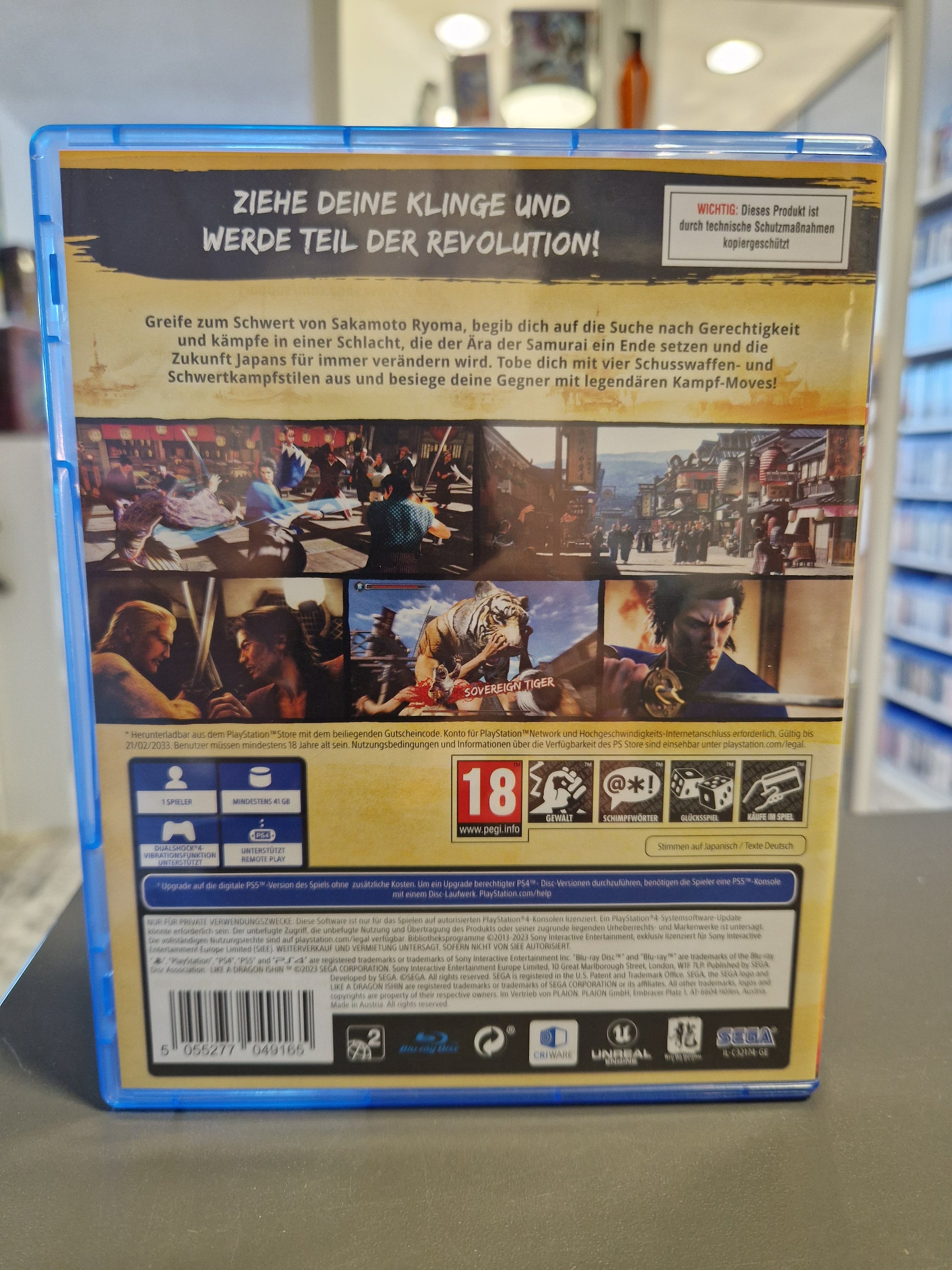 Rückseite der PS4 Verpackung mit Spielszenen aus dem historischen Japan und Story-Details.