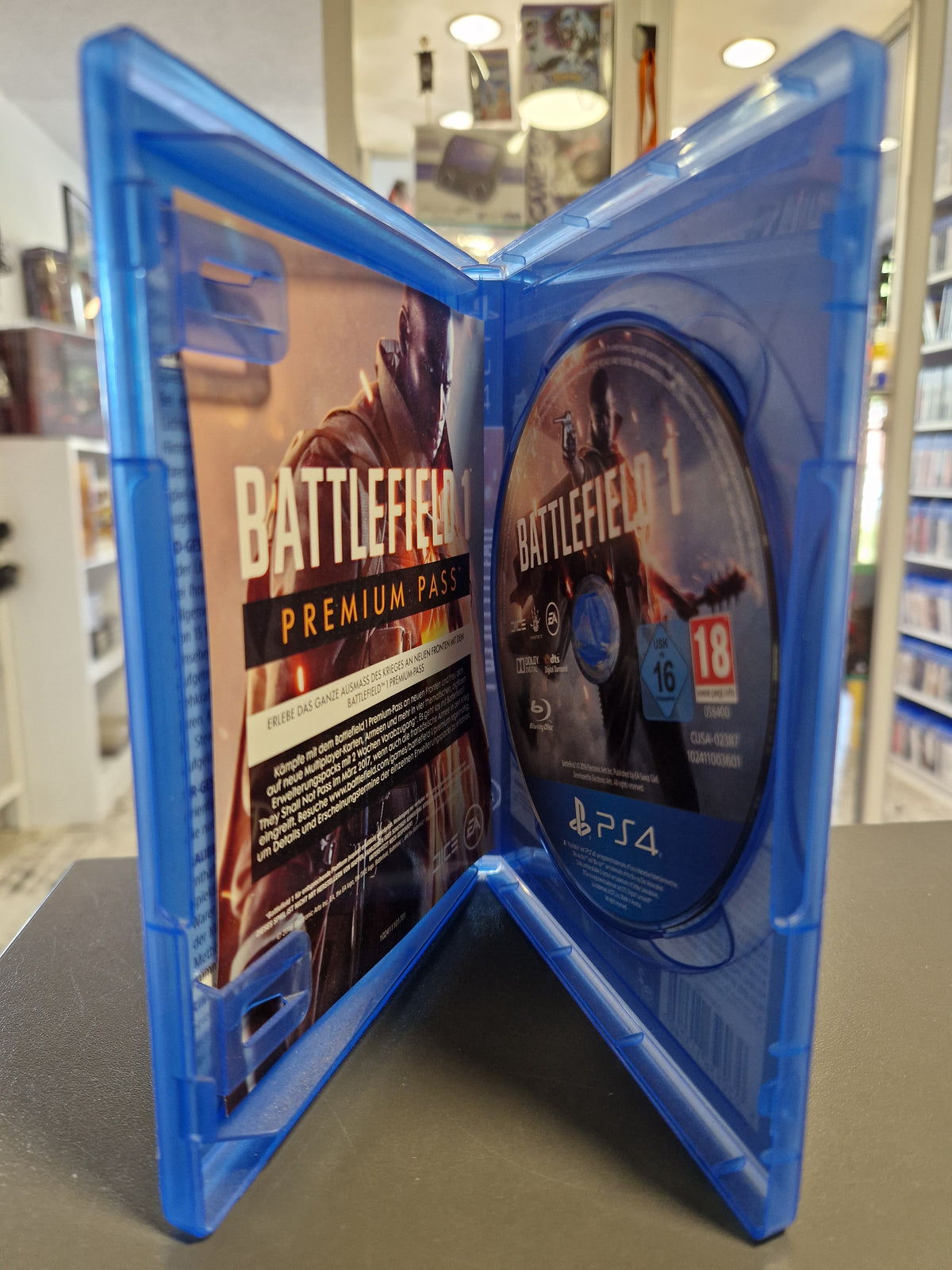 Geöffnete PlayStation 4 Hülle von Battlefield 1 mit Blu-ray Disc und Inlay.