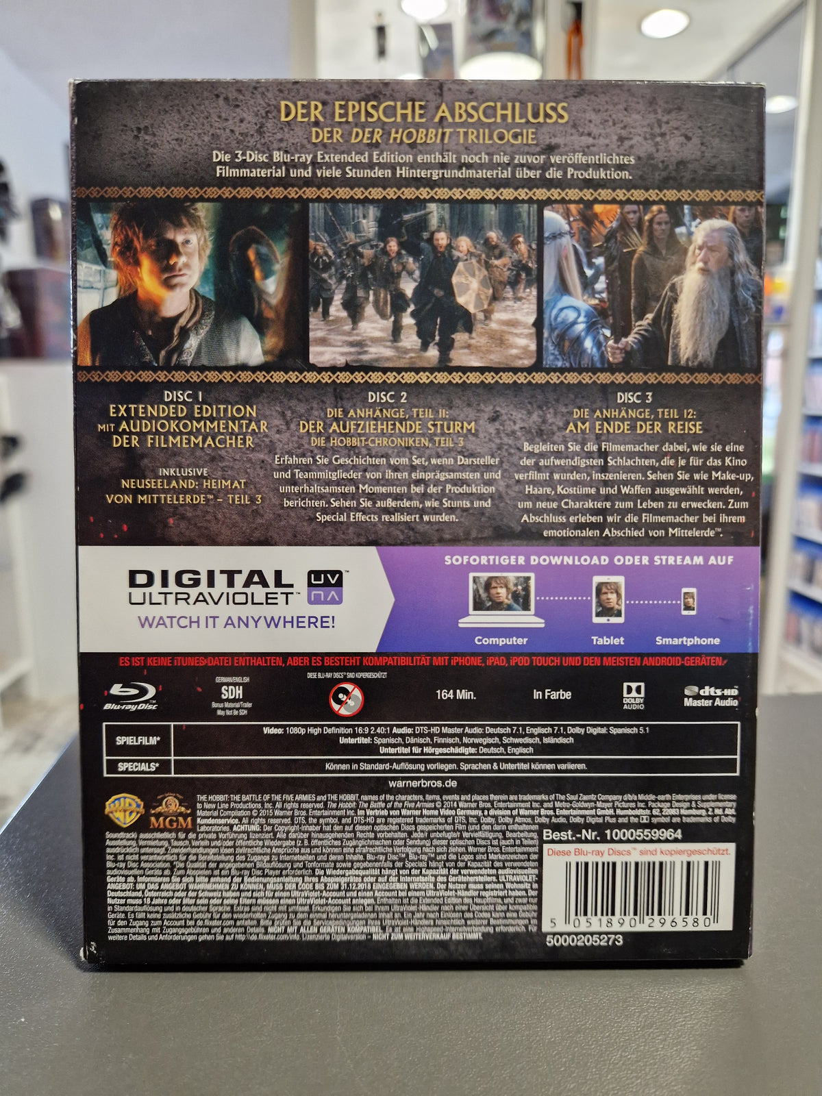 Rückseite des Schubers der Blu-ray Der Hobbit Die Schlacht der Fünf Heere Extended Edition mit Inhaltsangabe und Barcode 5051890296580.
